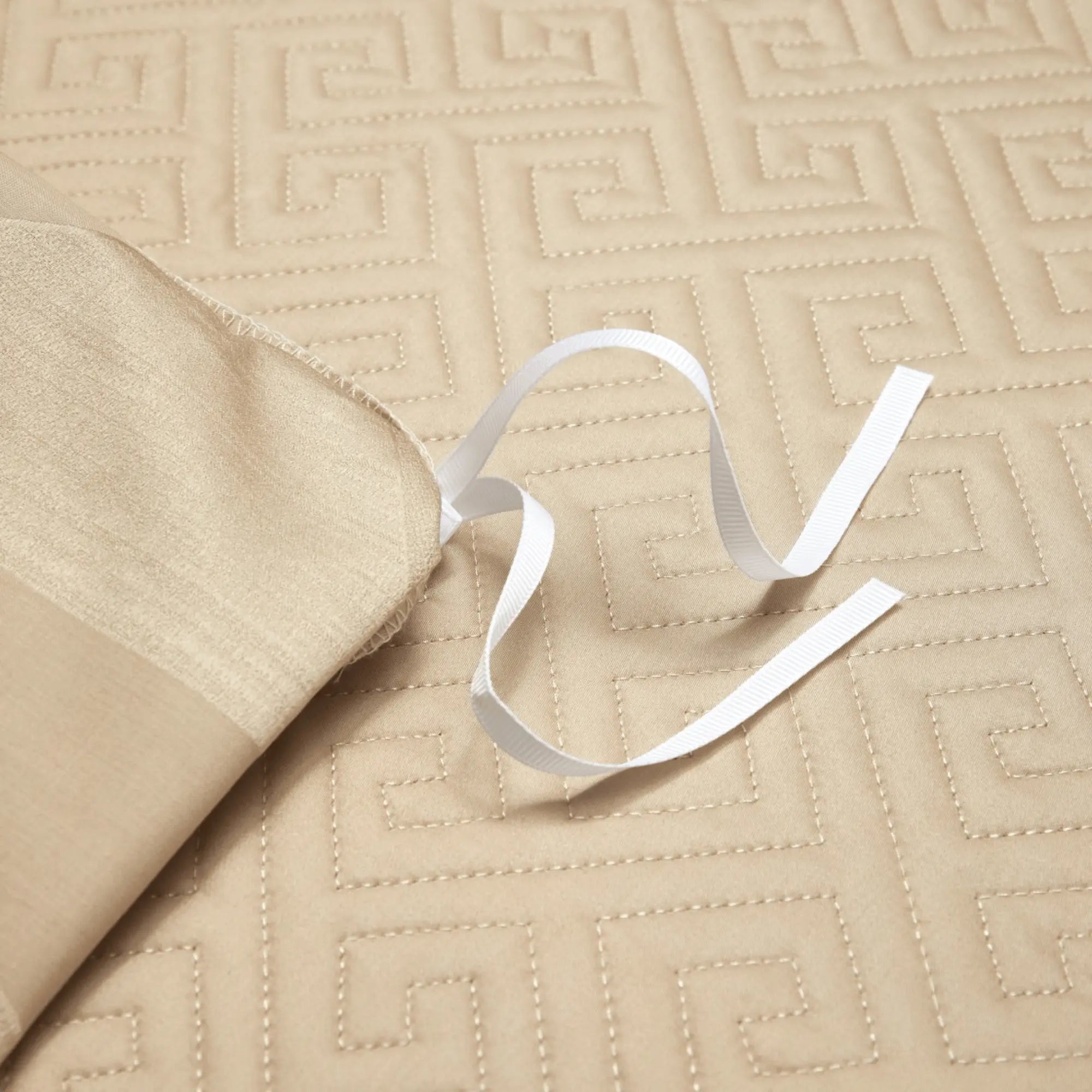 CHAMPAGNE ELEGANCE 1400 THREAD COUNT DUVET COVER & SHAMS