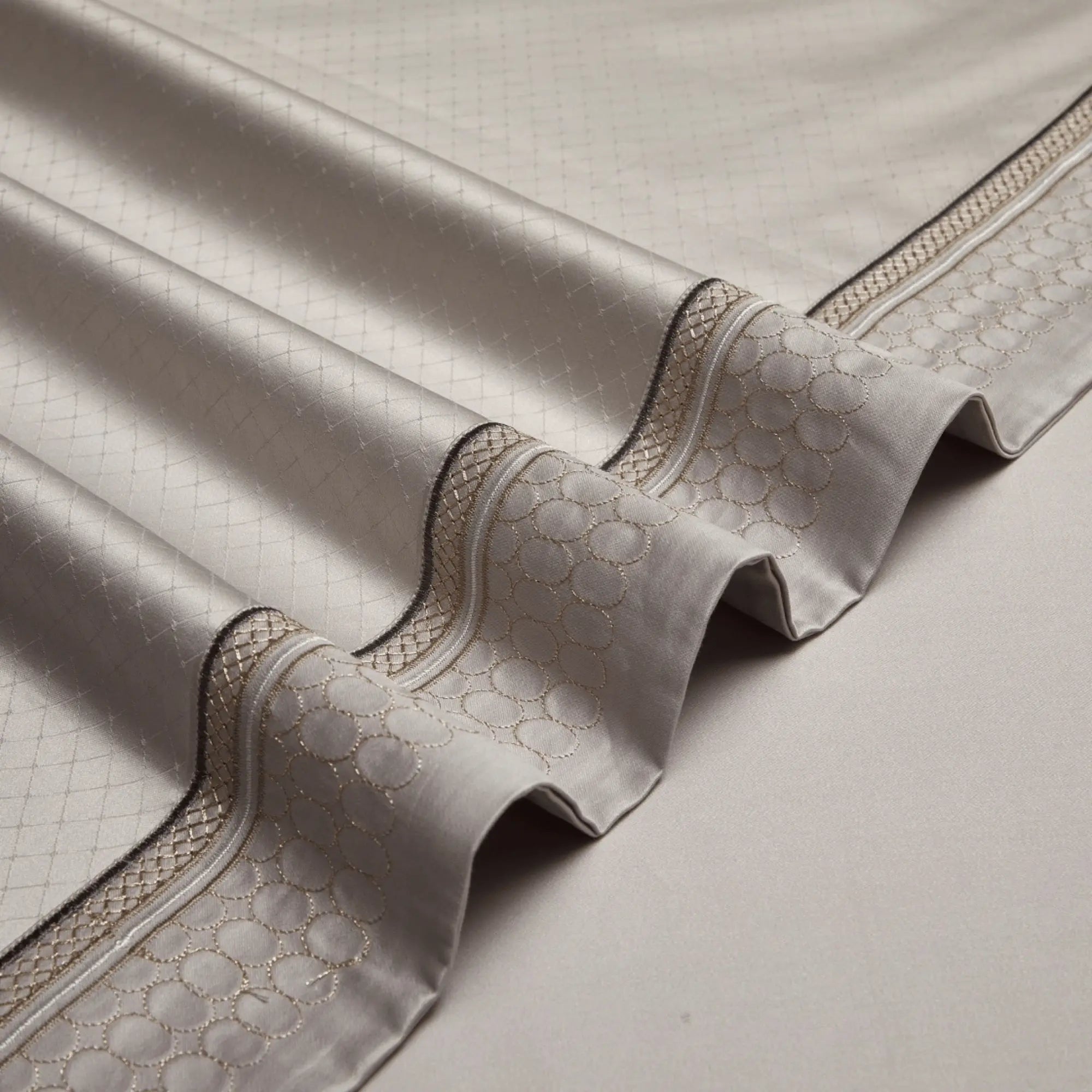 SILVER SHEEN 1000 THREAD COUNT DUVET COVER & SHAMS