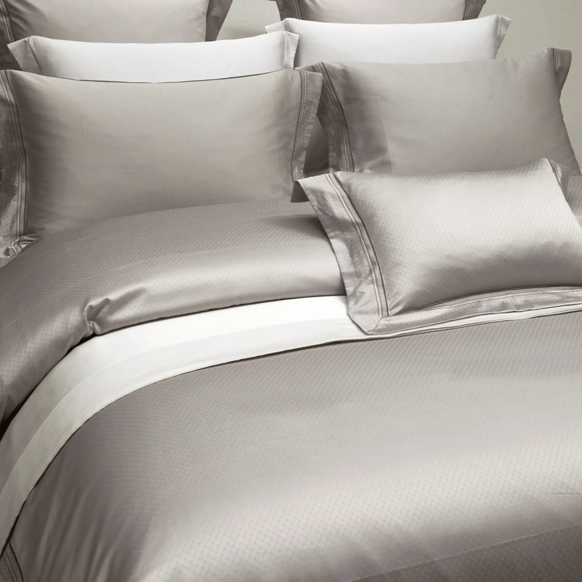 SILVER SHEEN 1000 THREAD COUNT DUVET COVER & SHAMS