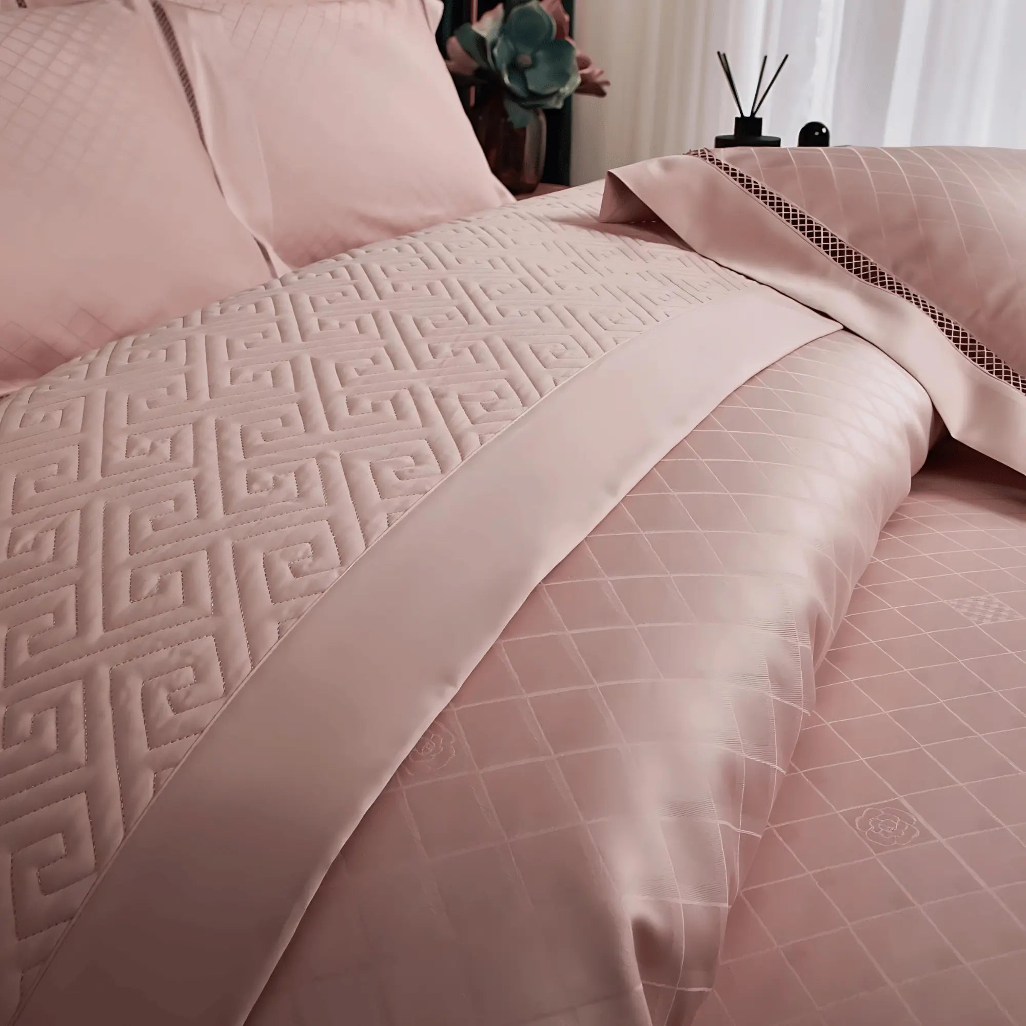 CHALICE ROSE BLUSH 1000 THREAD COUNT DUVET COVER & SHAMS