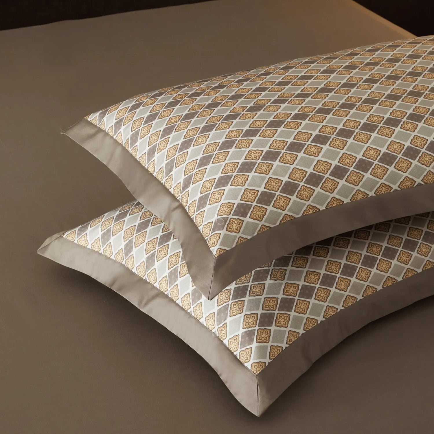 MOCHA DIAMOND ELEGANCE 1000 THREAD COUNT DUVET COVER & SHAMS