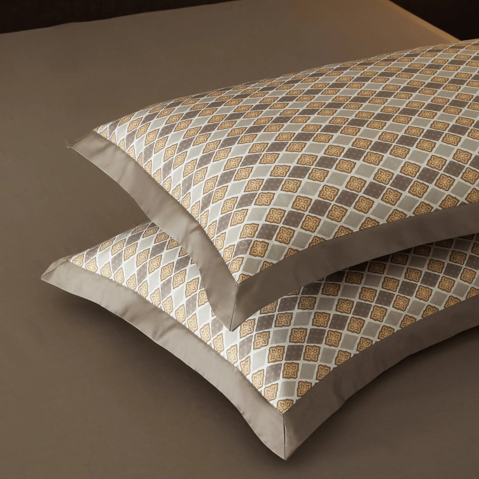 MOCHA DIAMOND ELEGANCE 1000 THREAD COUNT DUVET COVER & SHAMS