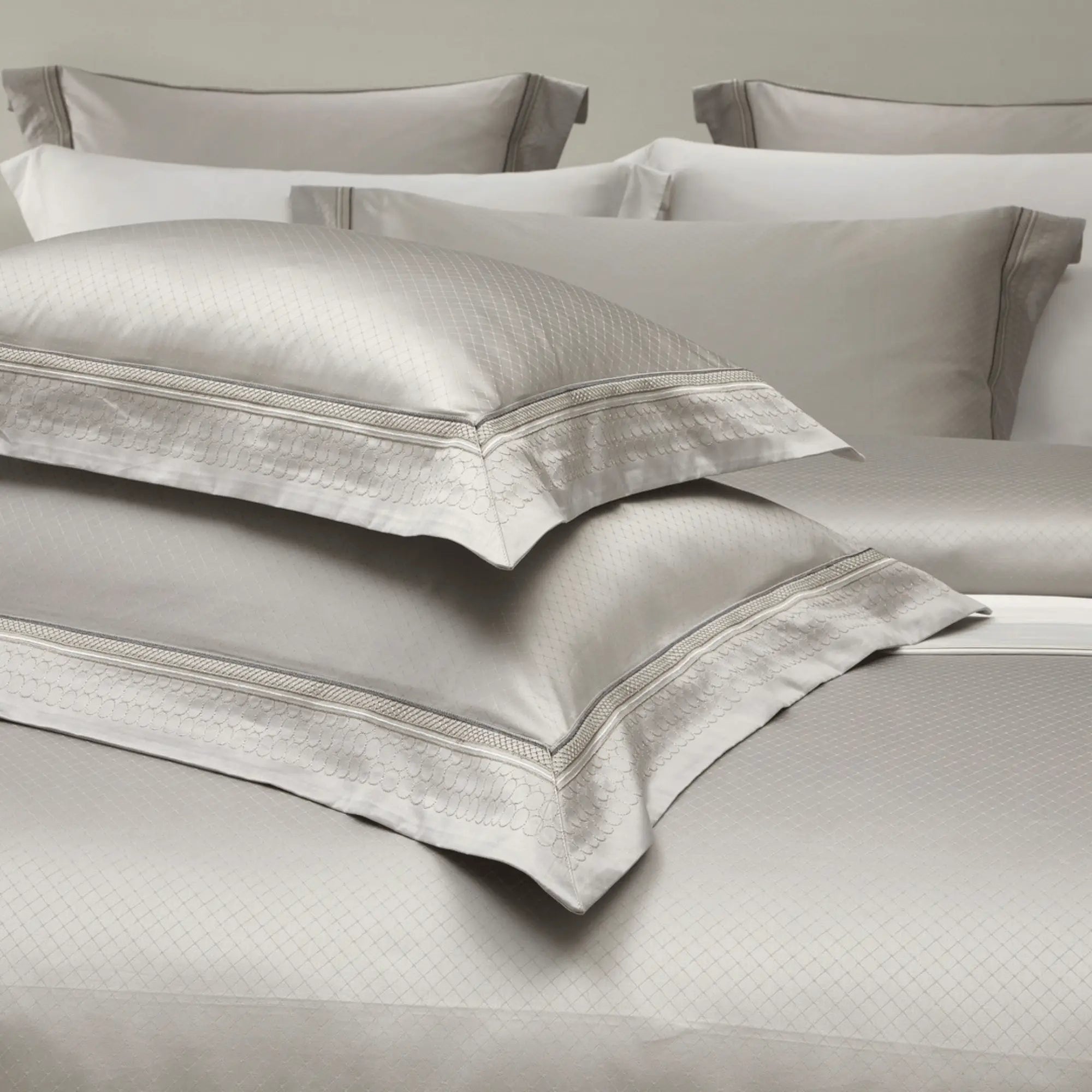 SILVER SHEEN 1000 THREAD COUNT DUVET COVER & SHAMS