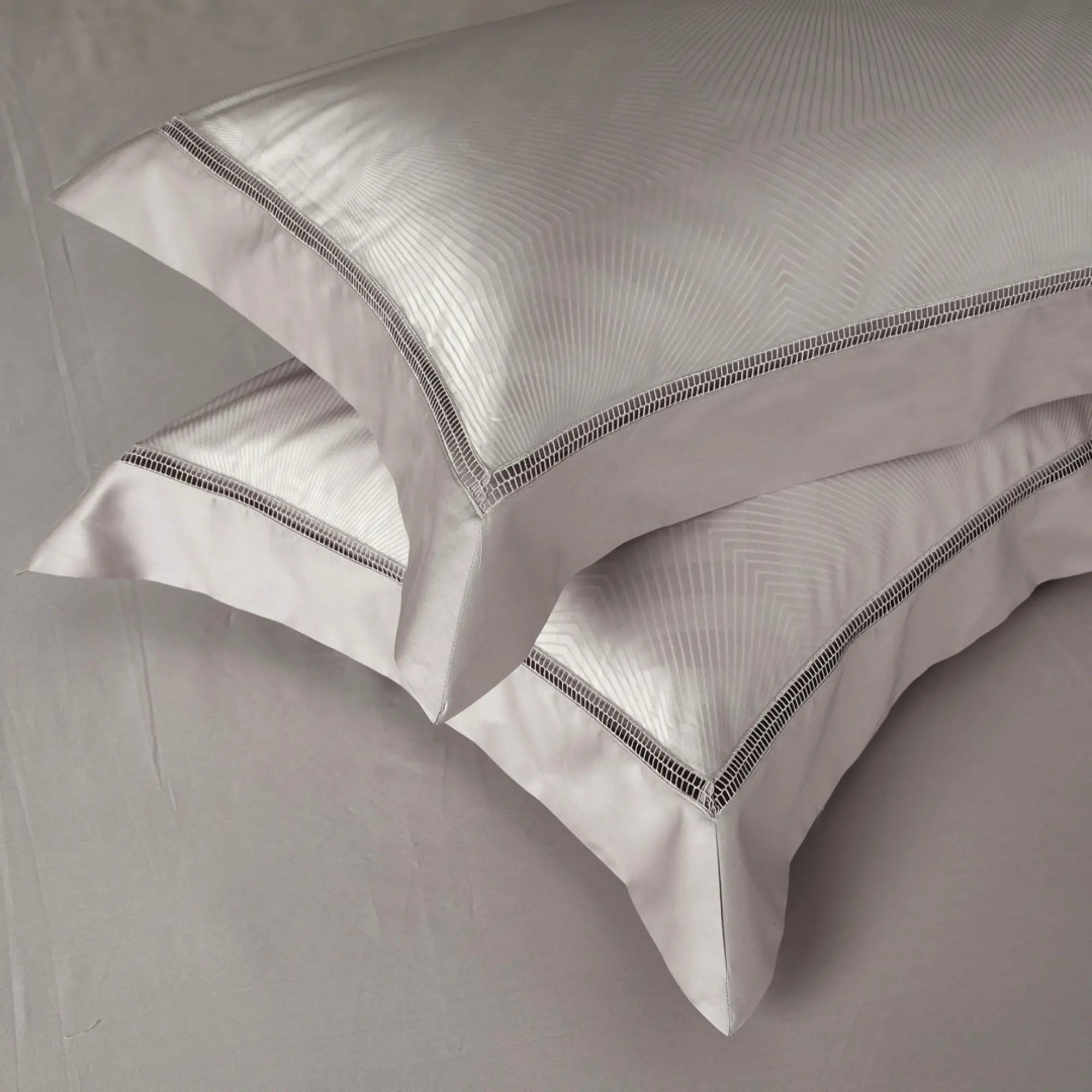 Platinum Beige Luxe 1400 Thread Count Duvet Cover & Shams - Bedding
