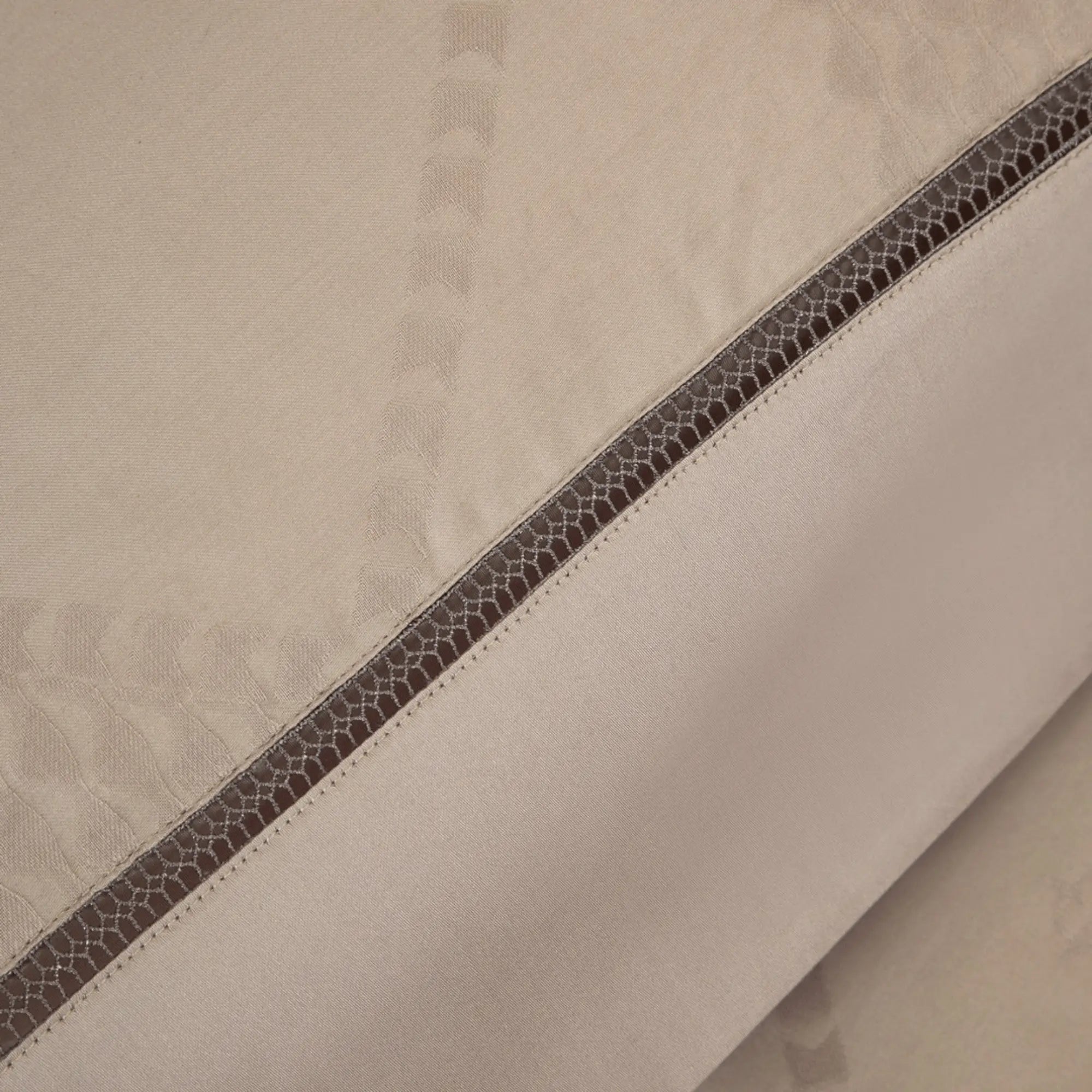 ASHWOOD PRESTIGE 1000 THREAD COUNT DUVET COVER & SHAMS