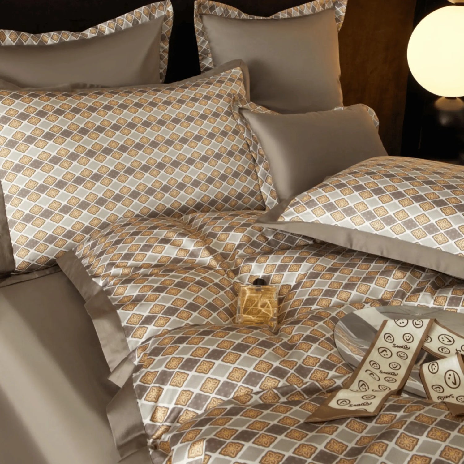 MOCHA DIAMOND ELEGANCE 1000 THREAD COUNT DUVET COVER & SHAMS