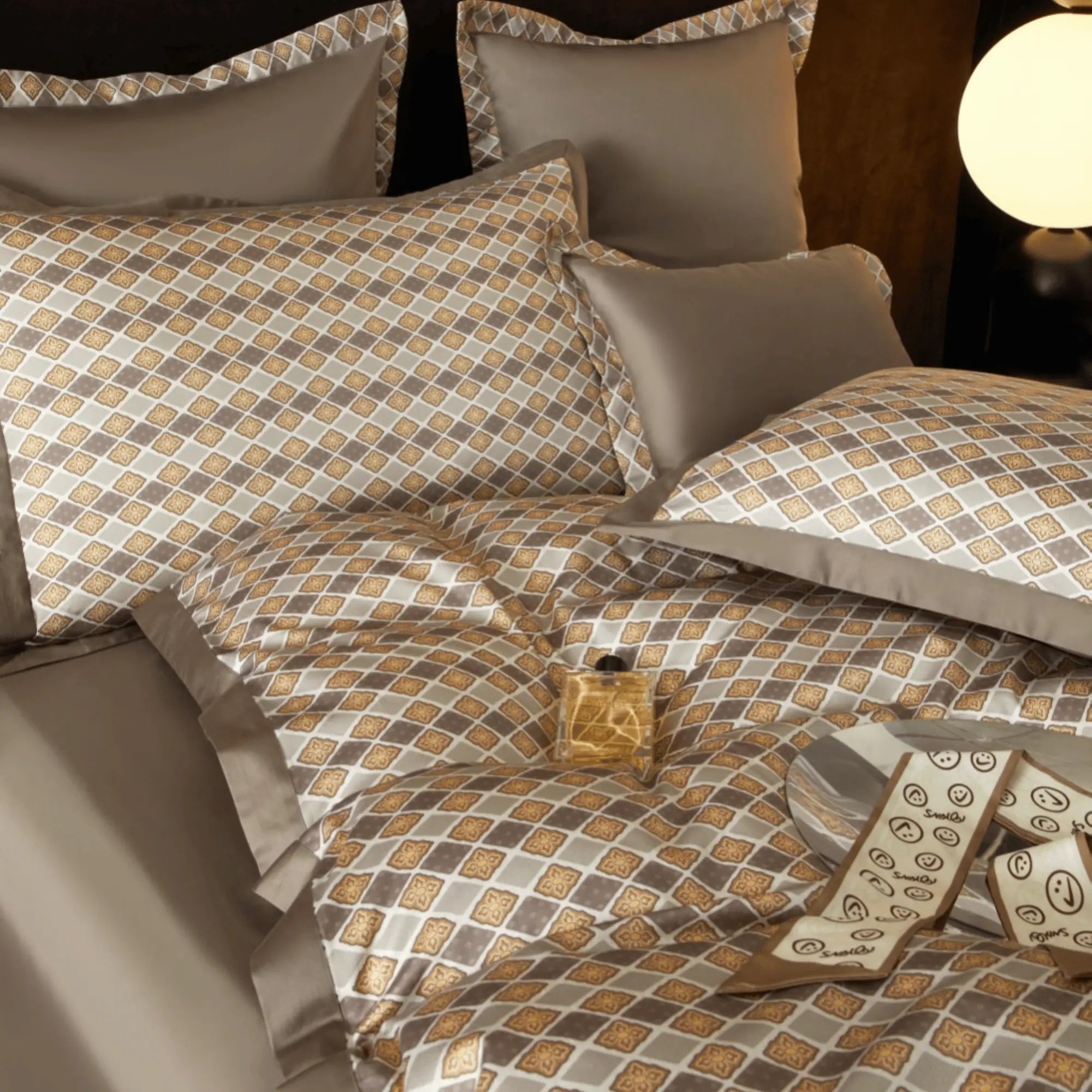 MOCHA DIAMOND ELEGANCE 1000 THREAD COUNT DUVET COVER & SHAMS