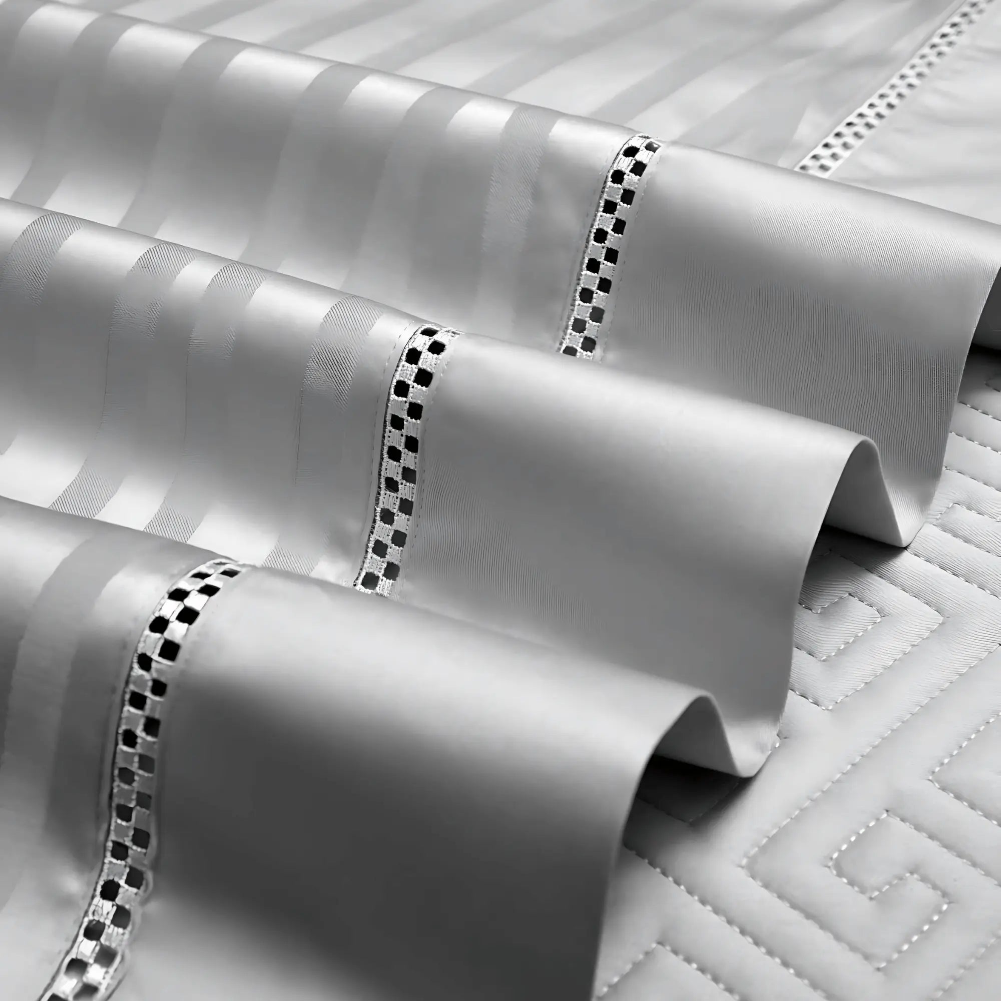 PLATINUM AURA 1400 THREAD COUNT DUVET COVER & SHAMS