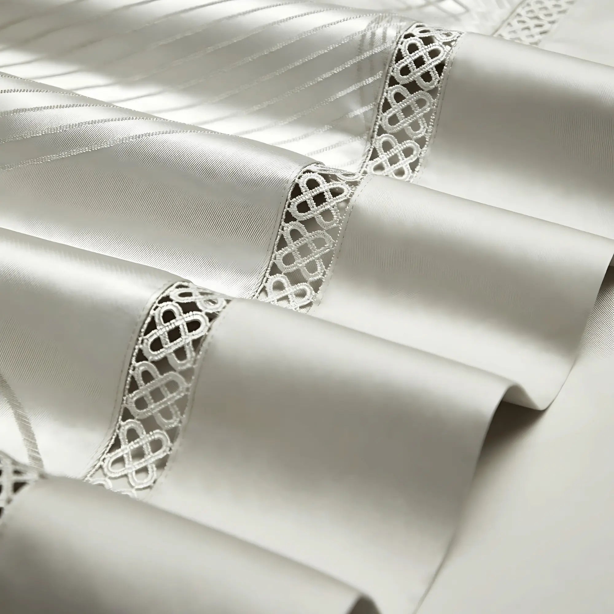 IVORY WAVES 1400 THREAD COUNT DUVET COVER & SHAMS