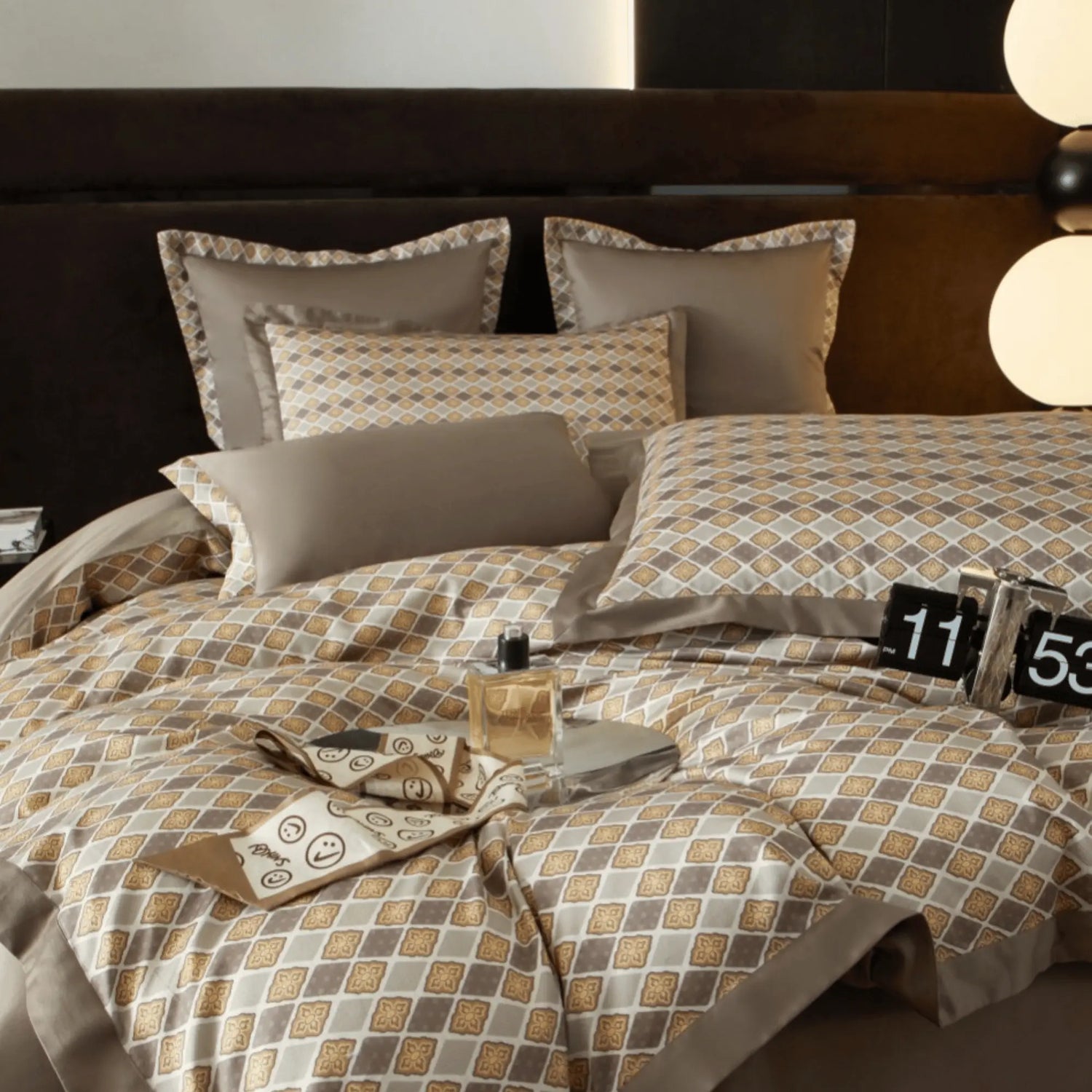 MOCHA DIAMOND ELEGANCE 1000 THREAD COUNT DUVET COVER & SHAMS