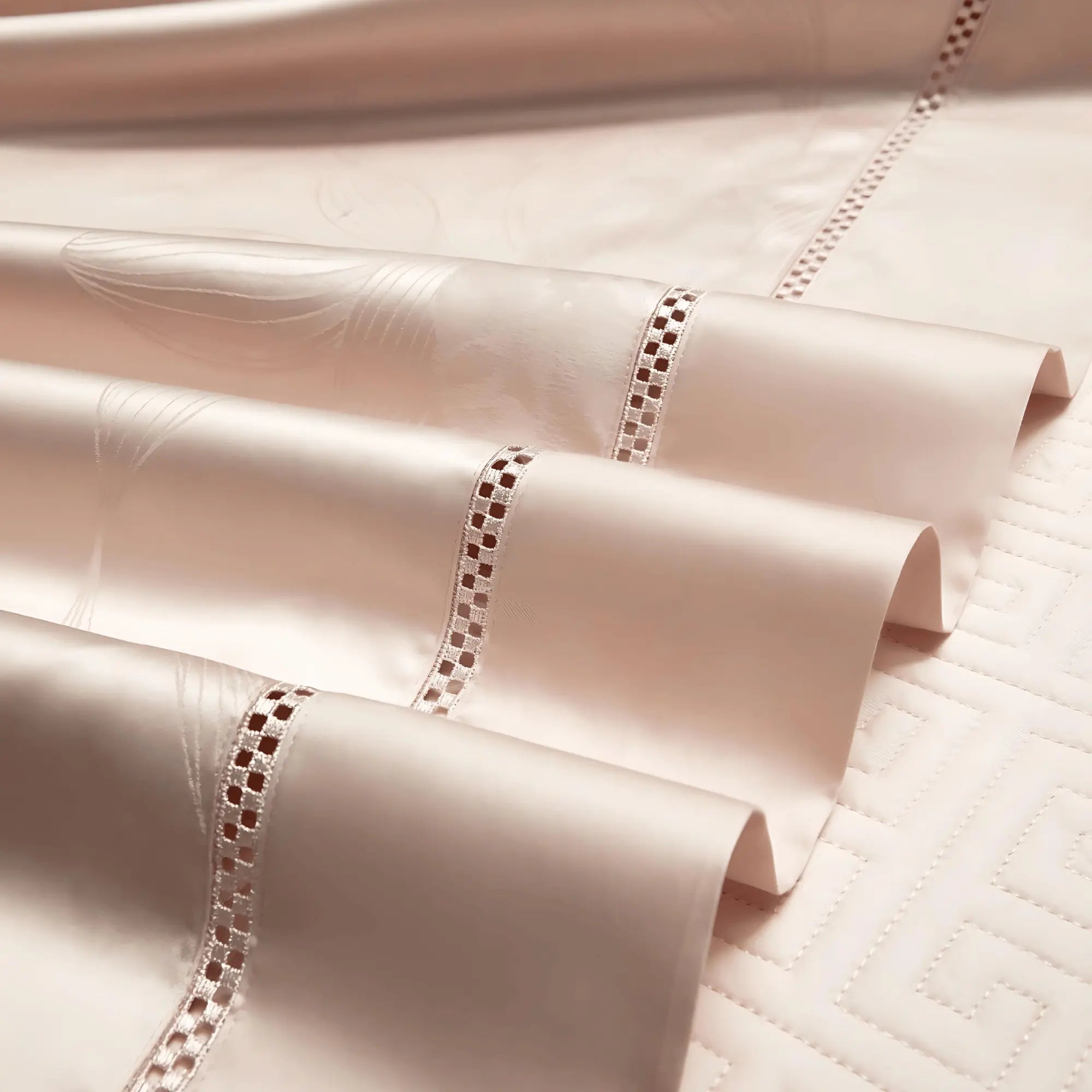 PEACH BLOSSOM 1400 THREAD COUNT DUVET COVER & SHAMS