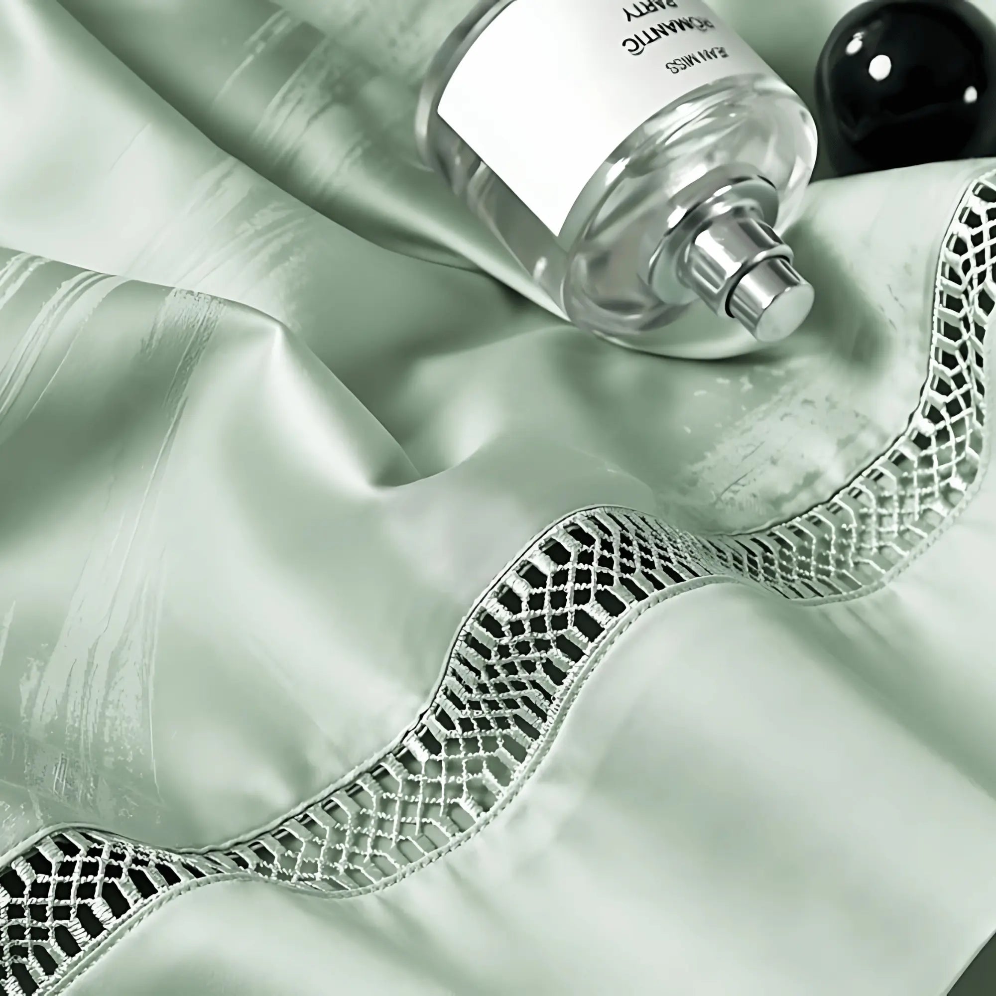 PISTACHIO ELEGANCE 1000 THREAD COUNT DUVET COVER & SHAMS