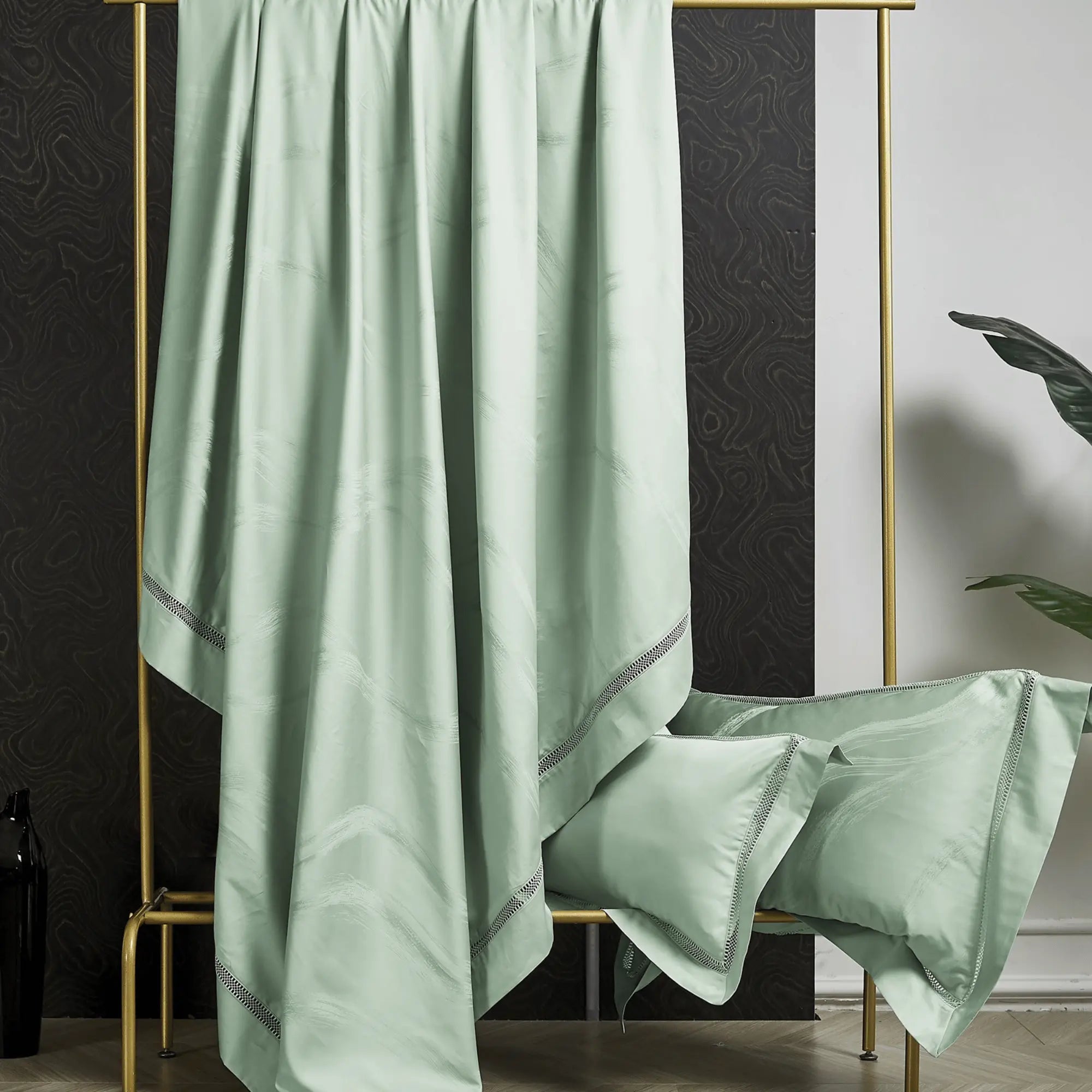 PISTACHIO ELEGANCE 1000 THREAD COUNT DUVET COVER & SHAMS