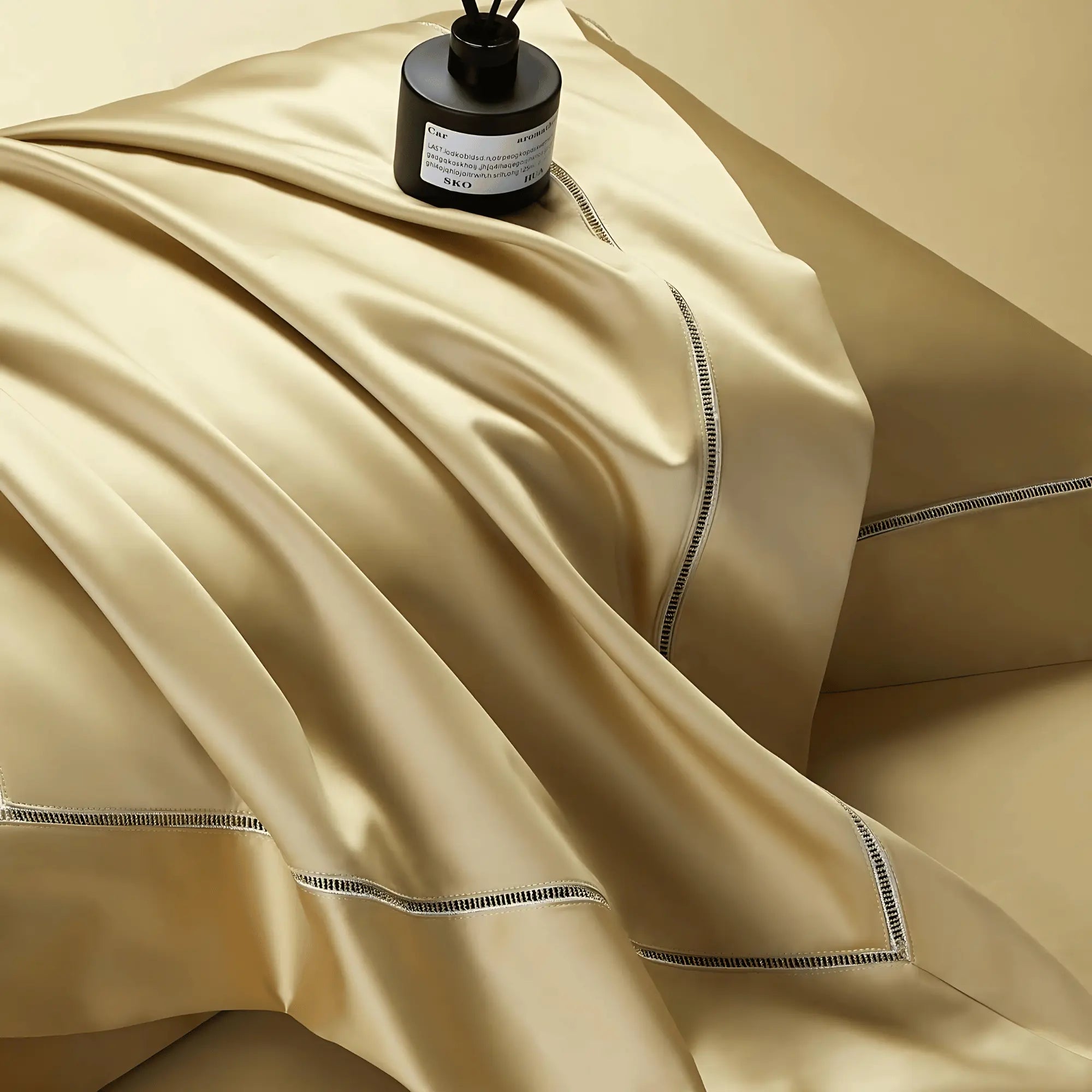 GOLDEN HAZE 2000 THREAD COUNT DUVET COVER & SHAMS