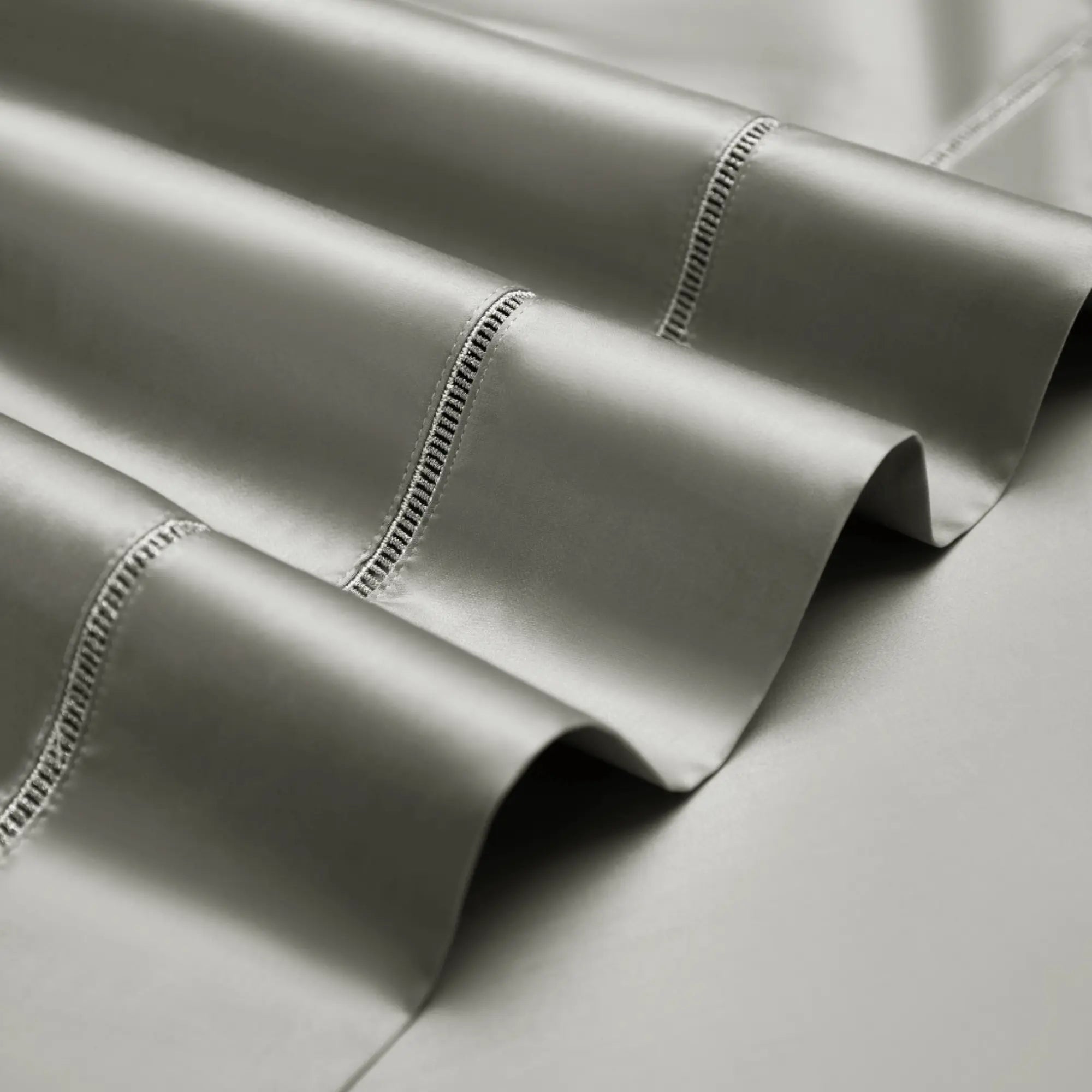 PLATINUM RADIANCE 2000 THREAD COUNT DUVET COVER & SHAMS