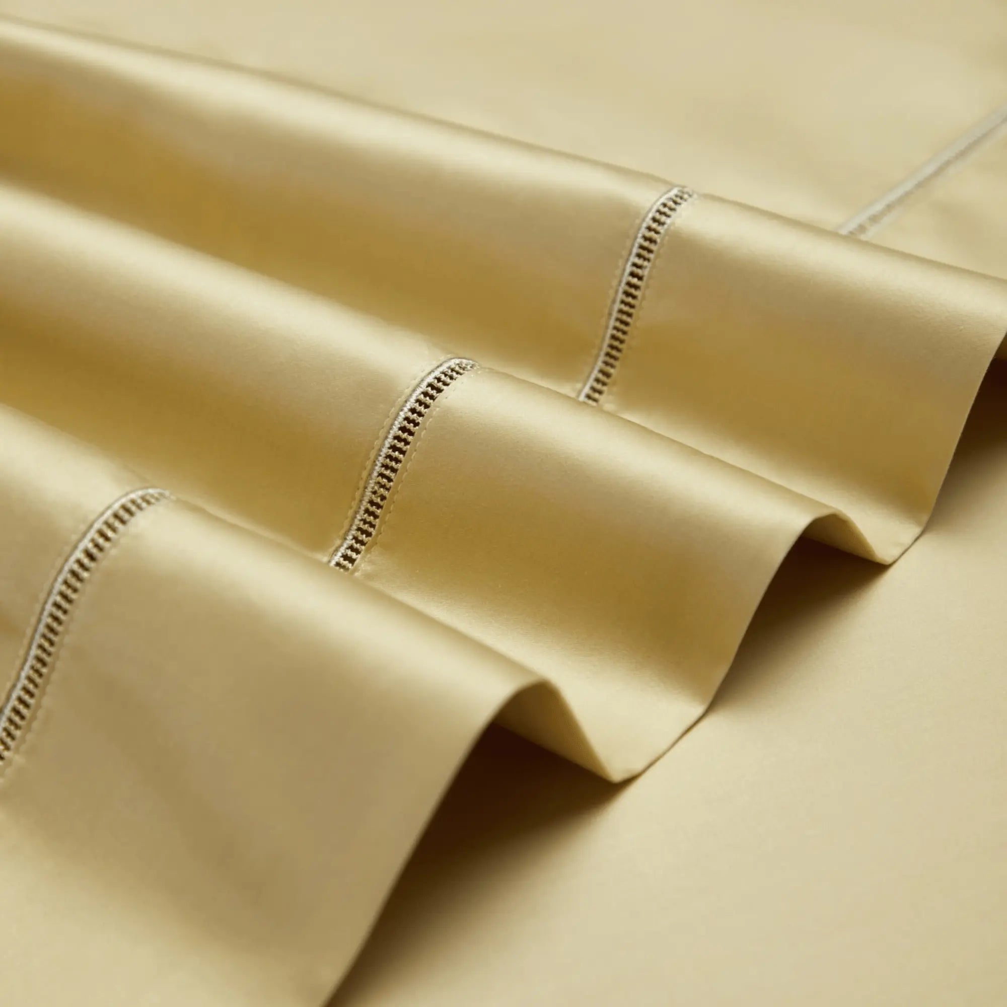 GOLDEN HAZE 2000 THREAD COUNT DUVET COVER & SHAMS