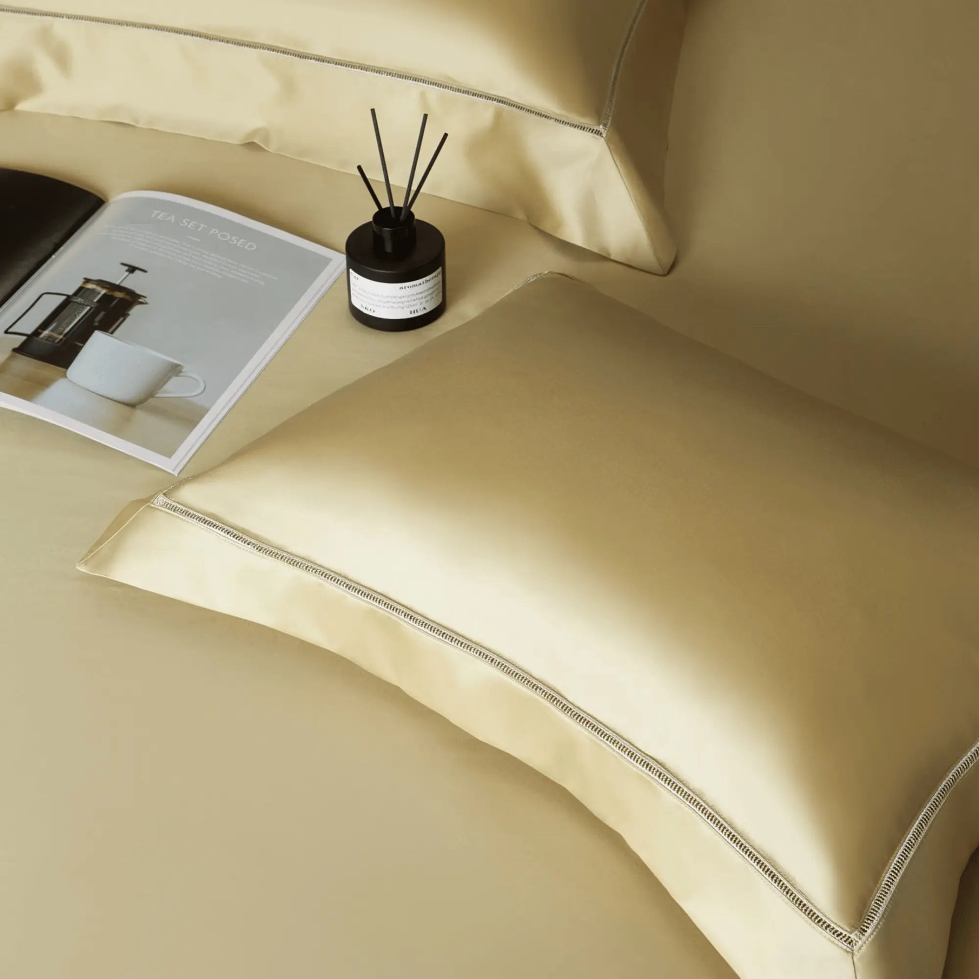 GOLDEN HAZE 2000 THREAD COUNT DUVET COVER & SHAMS
