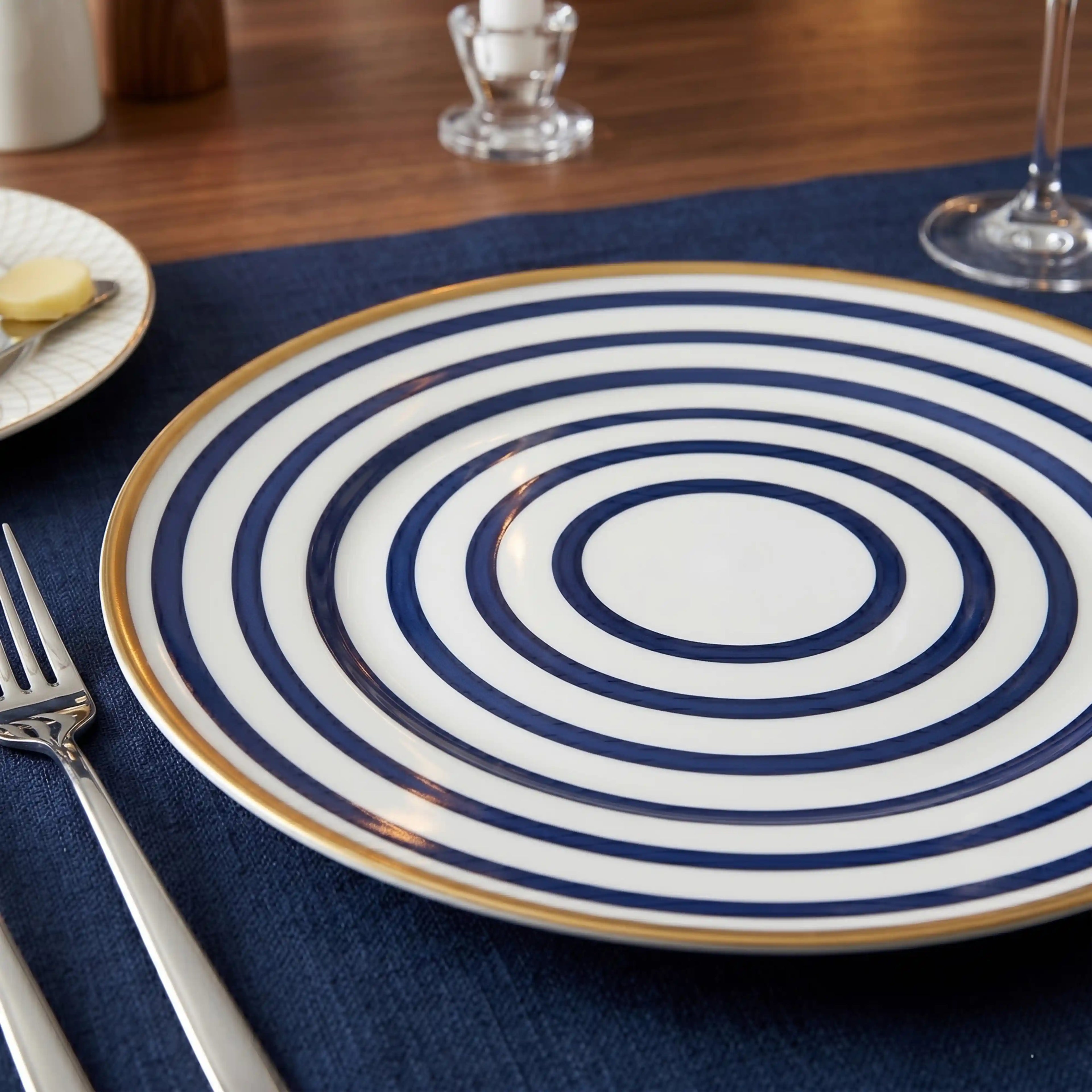 EMILIA ORBIT PLATE