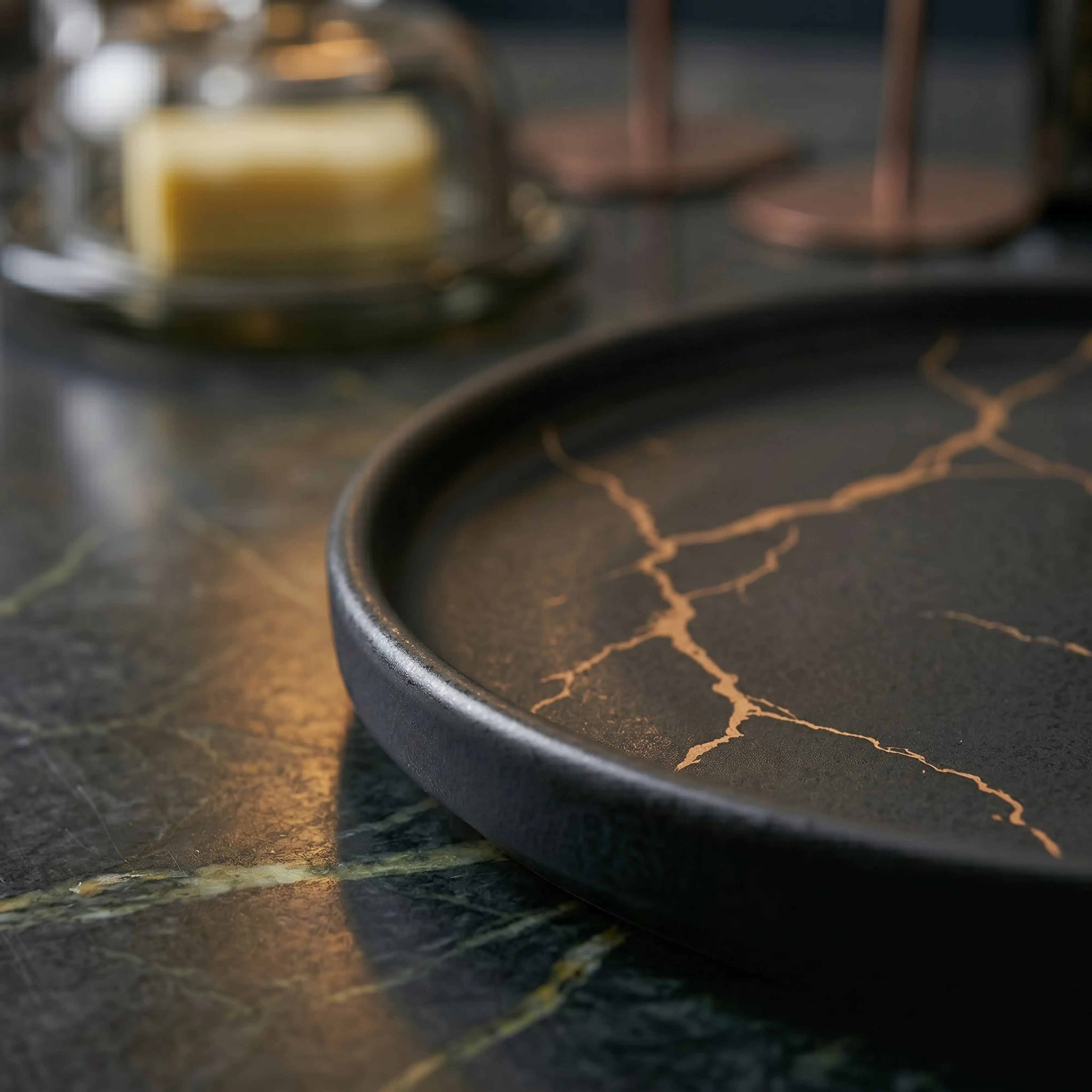 LIGHTNING NOIR PLATE