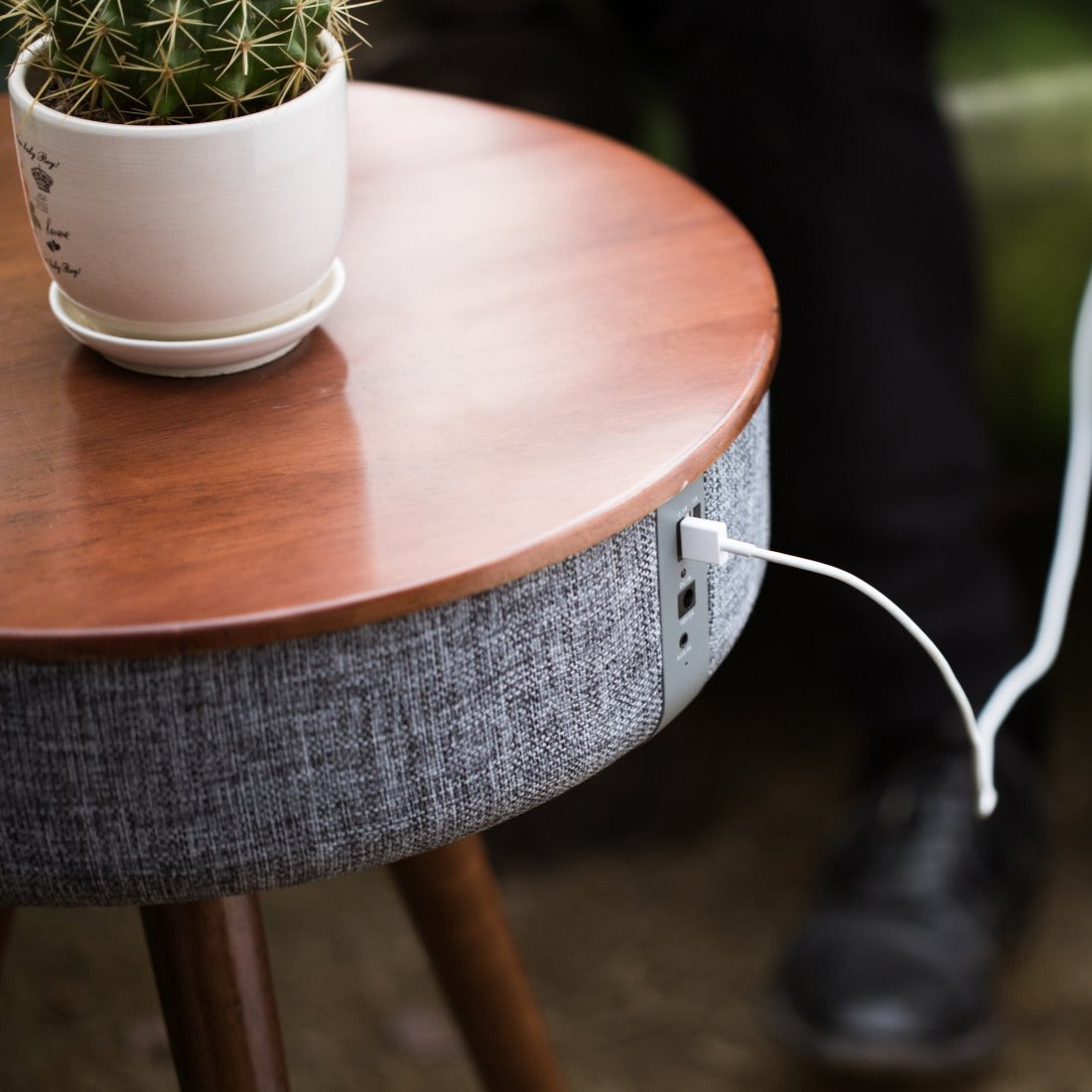 MERSENNE SPEAKER TABLE