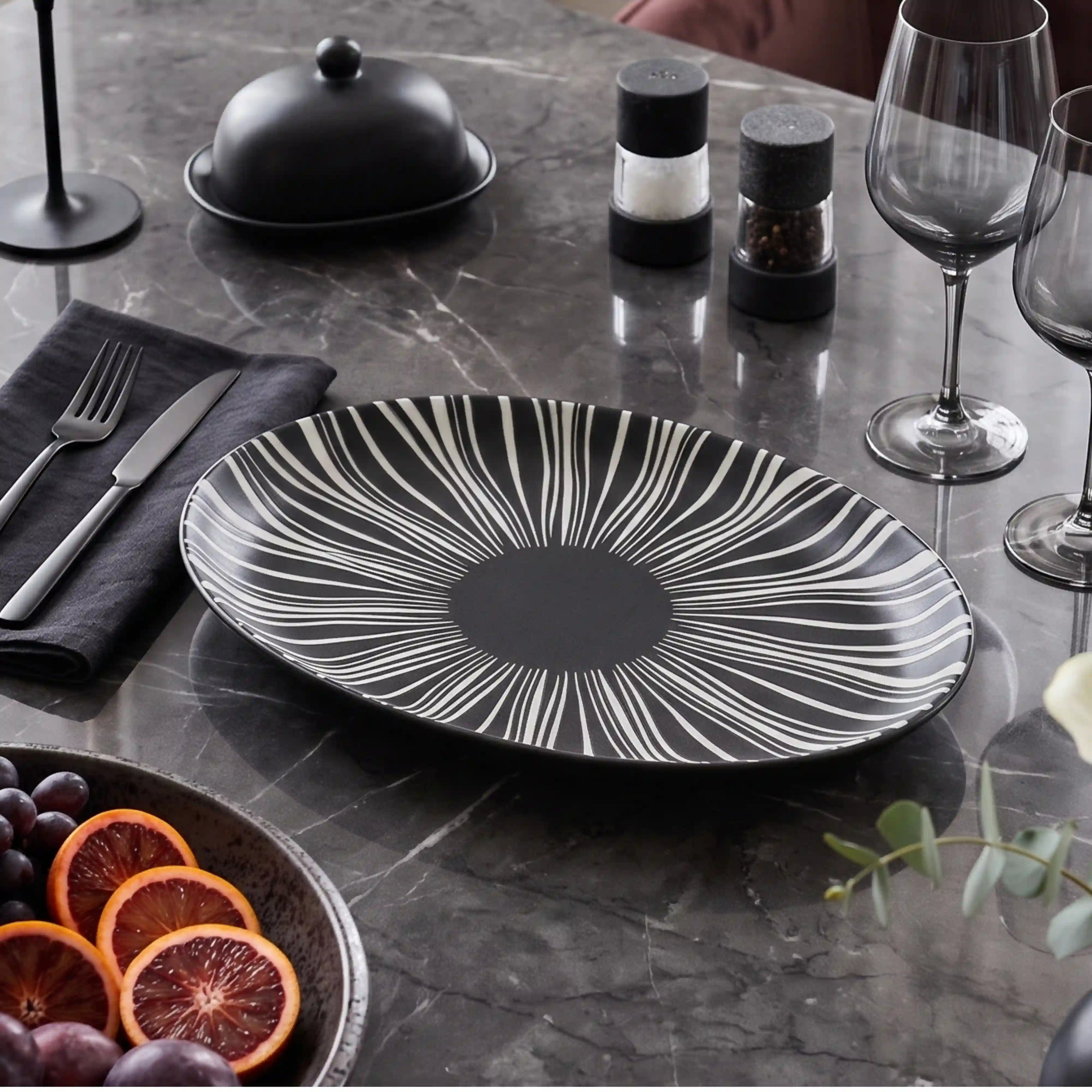 ZAPHIRE BELMONT NOIR OVAL PLATE