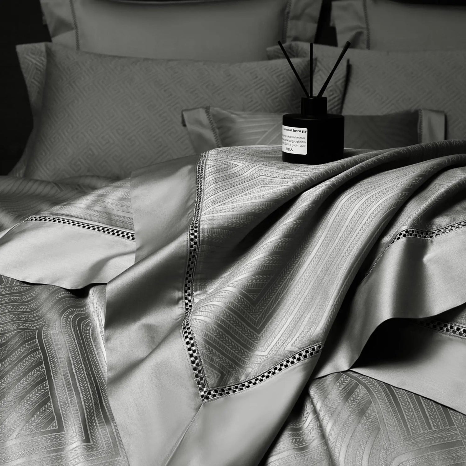 STERLING LUXE 1400 THREAD COUNT DUVET COVER &amp; SHAMS