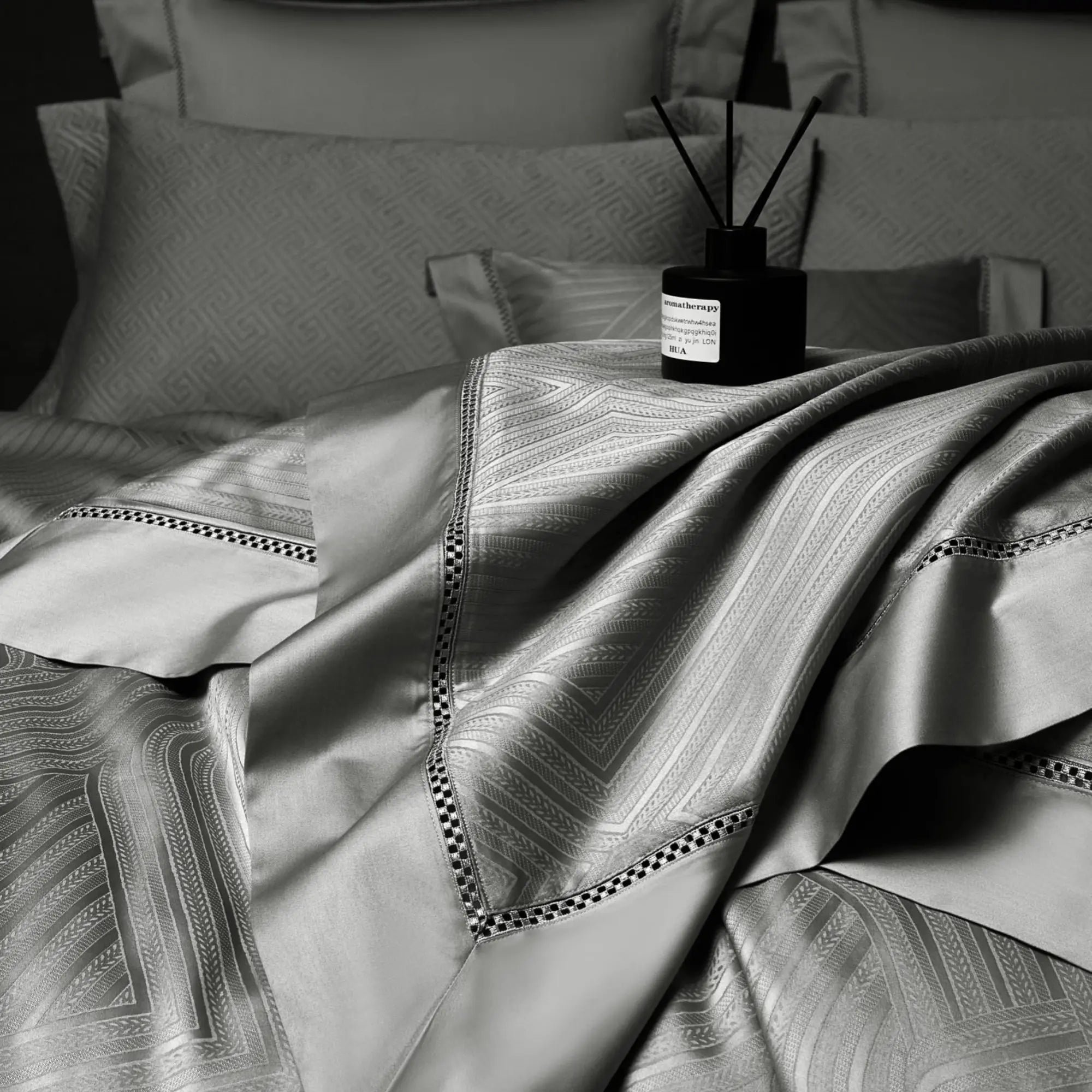 STERLING LUXE 1400 THREAD COUNT DUVET COVER &amp; SHAMS