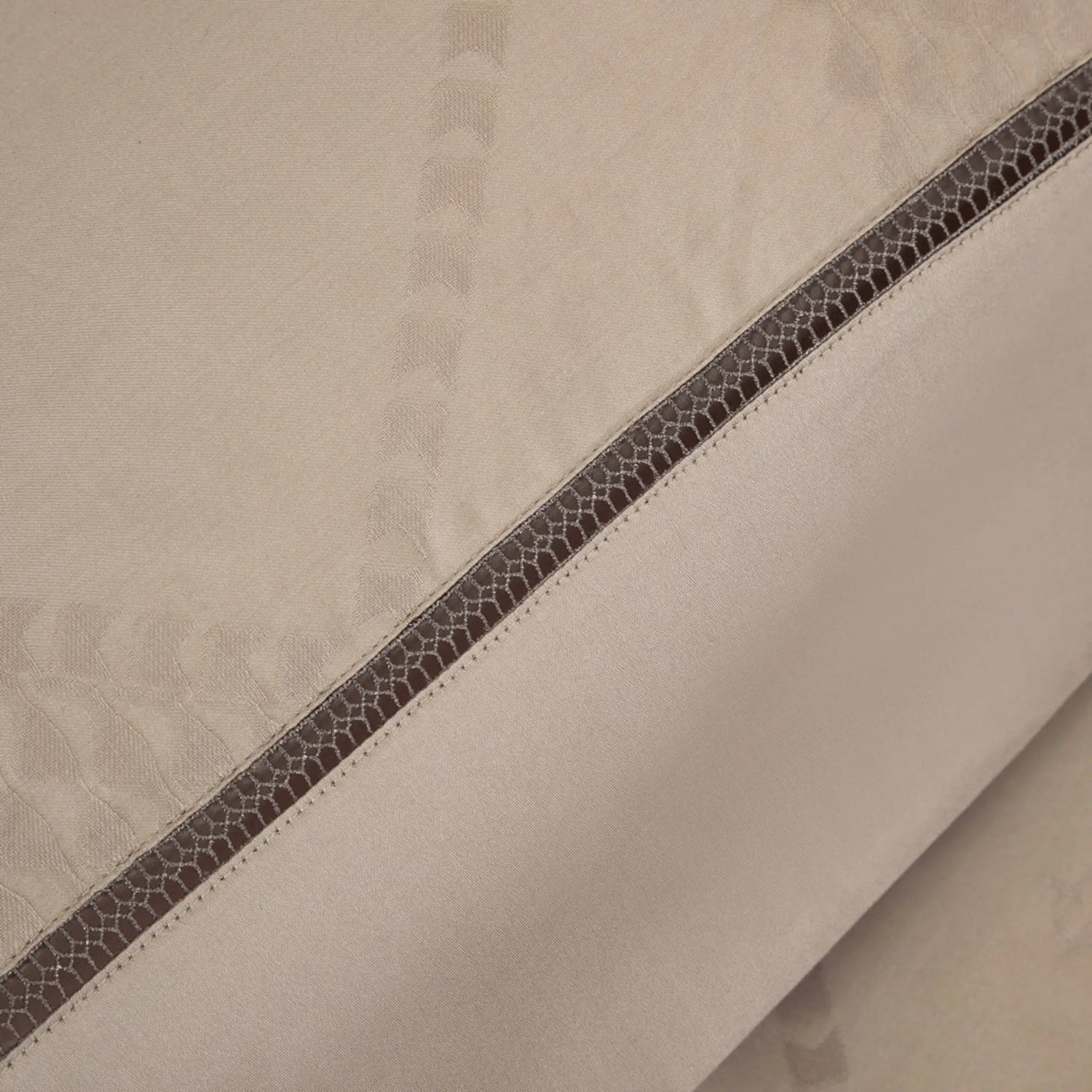 ASHWOOD PRESTIGE 1000 THREAD COUNT DUVET COVER &amp; SHAMS