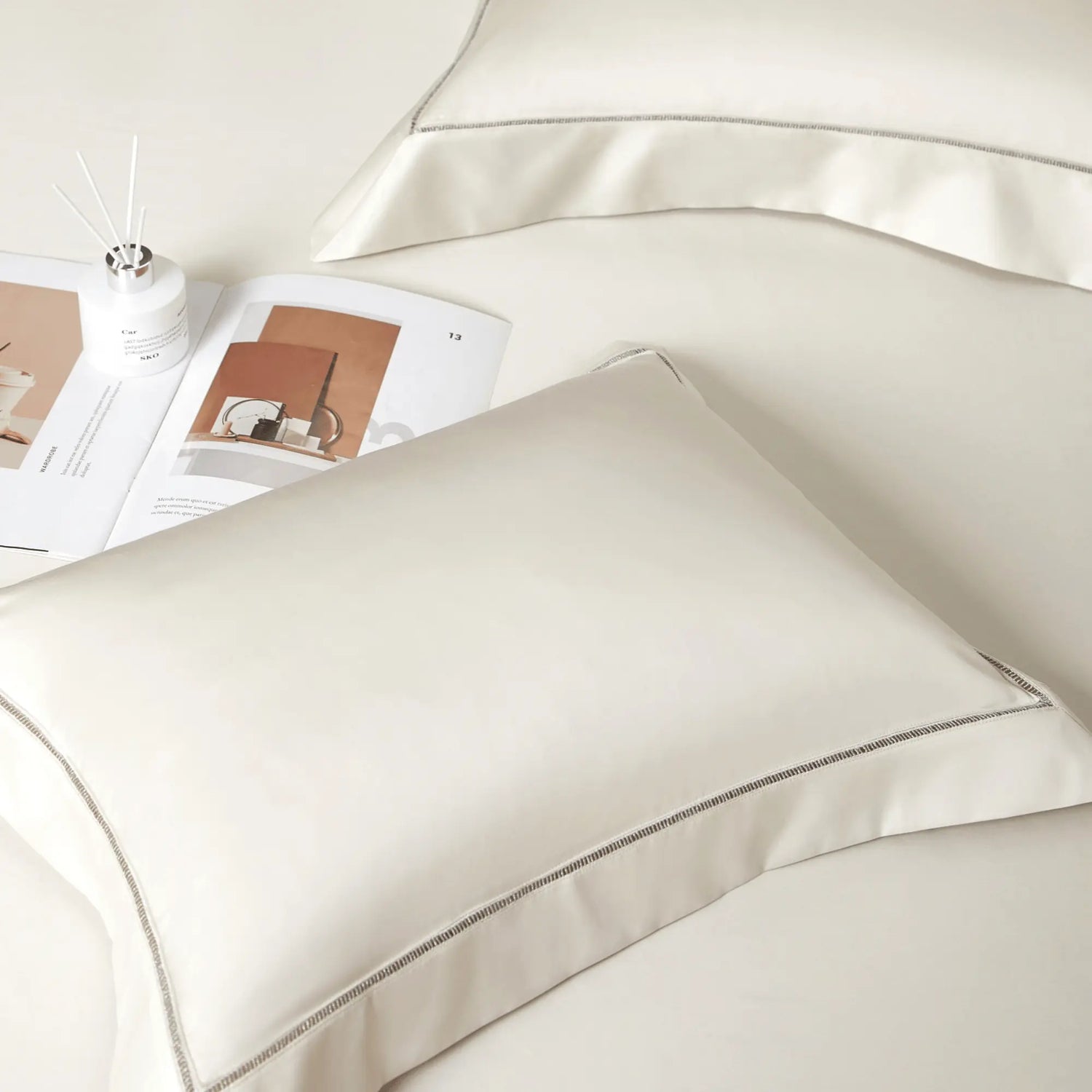 PEARL WHITE ELEGANCE 2000 THREAD COUNT DUVET COVER &amp; SHAMS