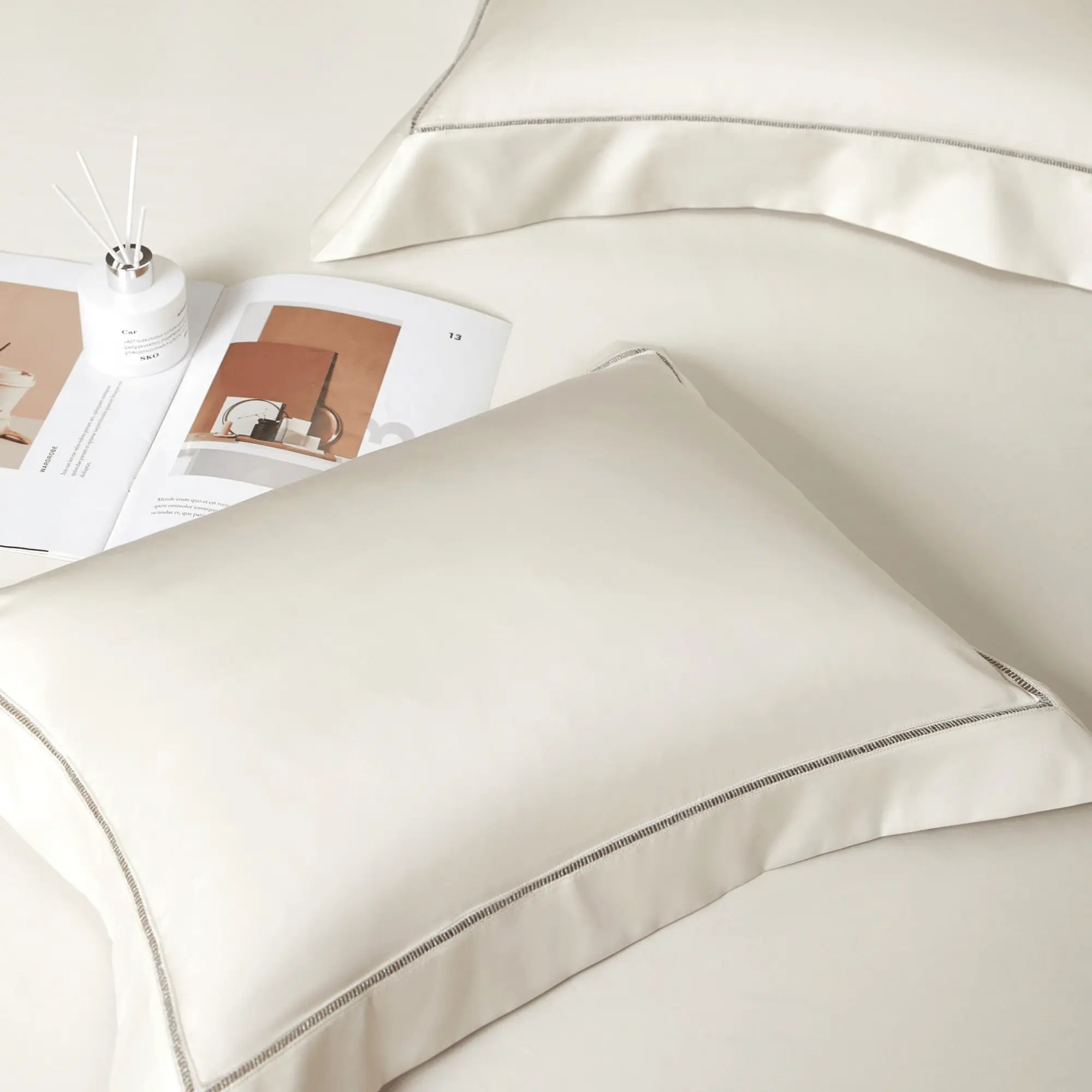 PEARL WHITE ELEGANCE 2000 THREAD COUNT DUVET COVER &amp; SHAMS