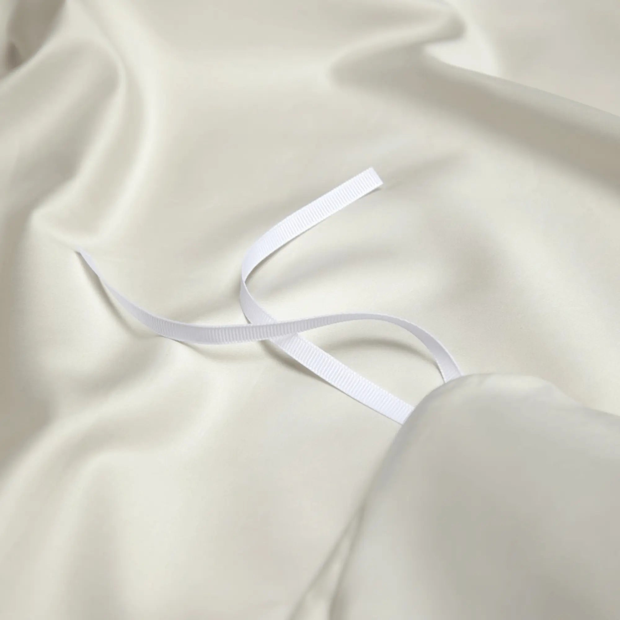 PEARL WHITE ELEGANCE 2000 THREAD COUNT DUVET COVER &amp; SHAMS