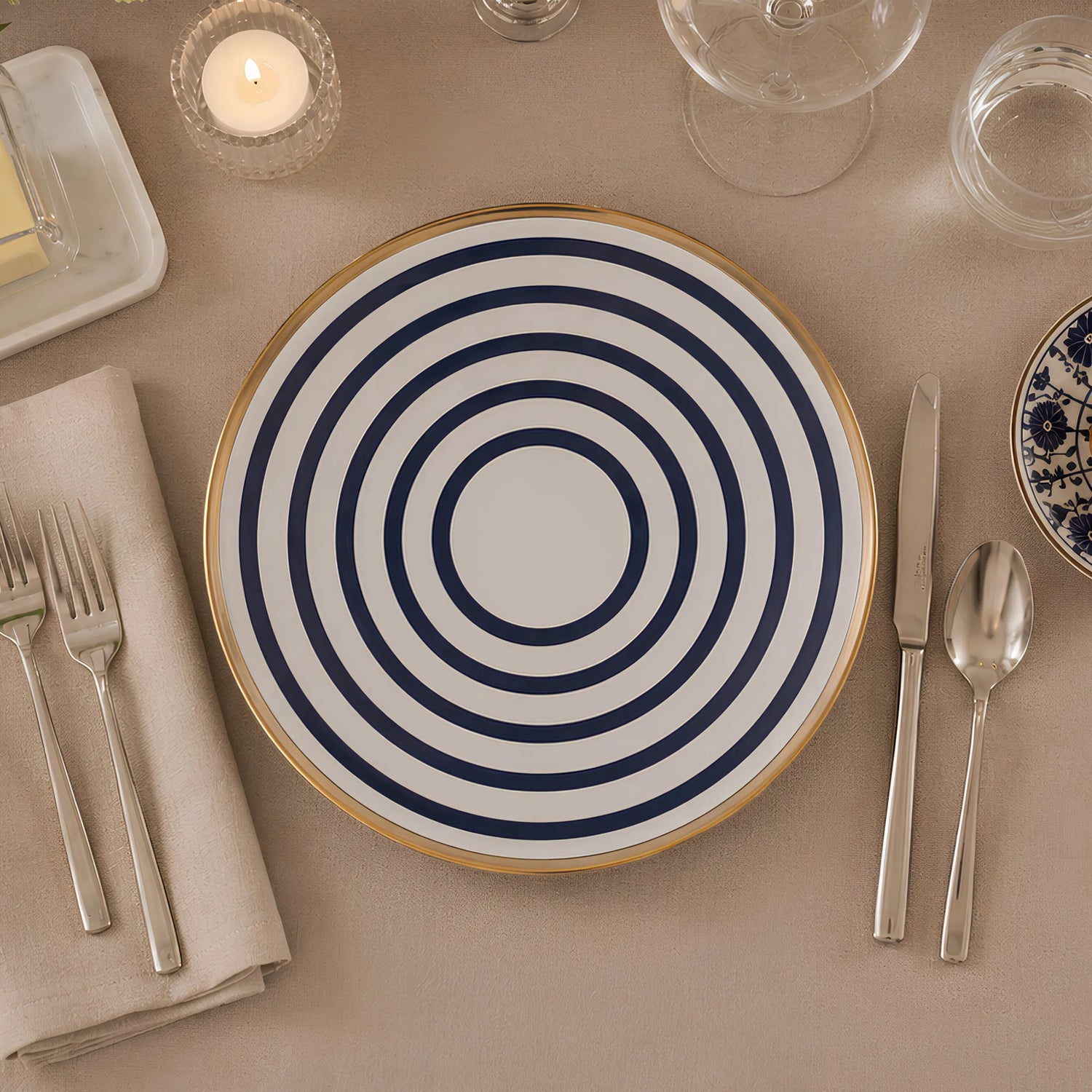 EMILIA ORBIT PLATE