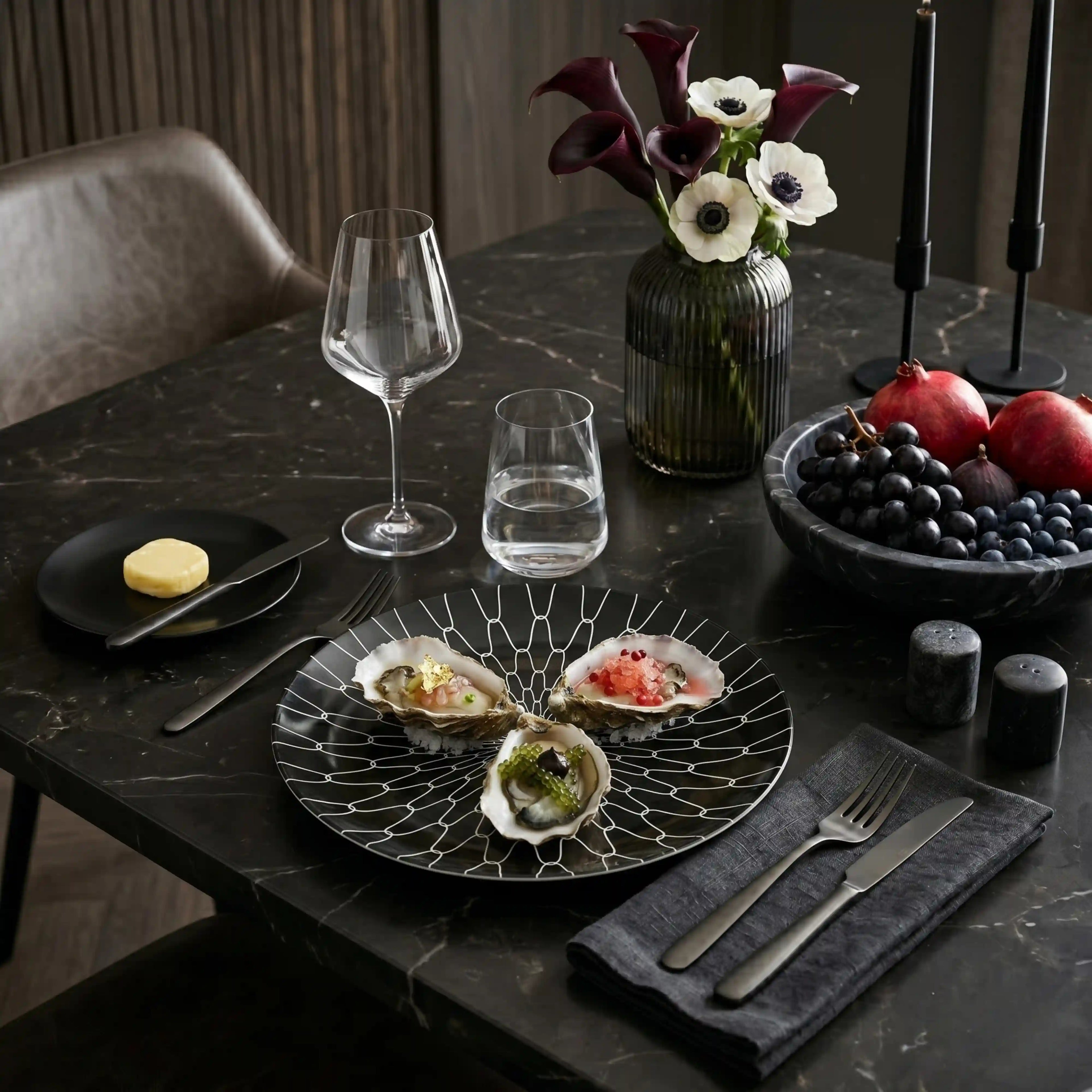 ZAPHIRE MONROE NOIR PLATE