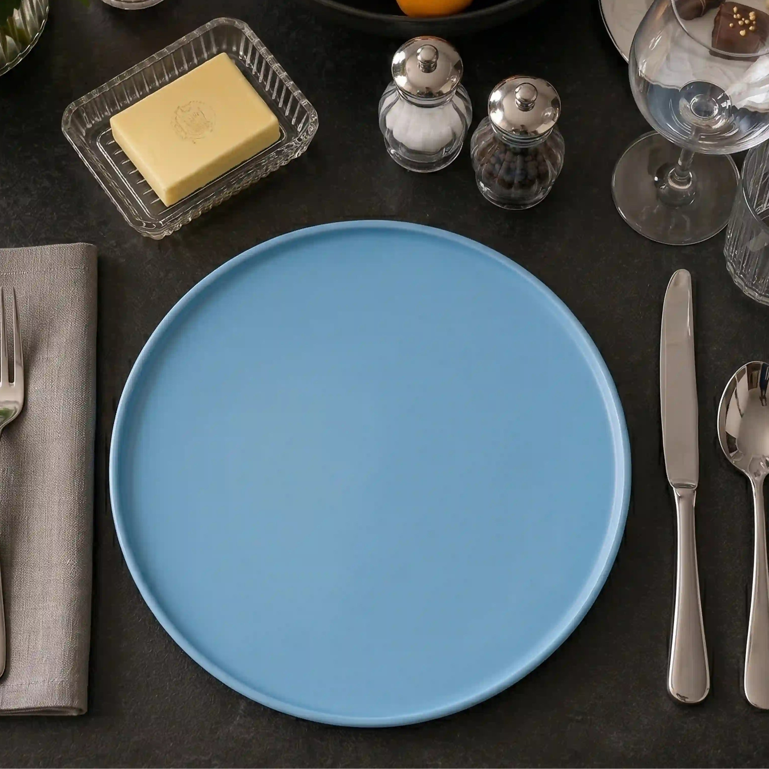 PLAIN BLEU PLATE