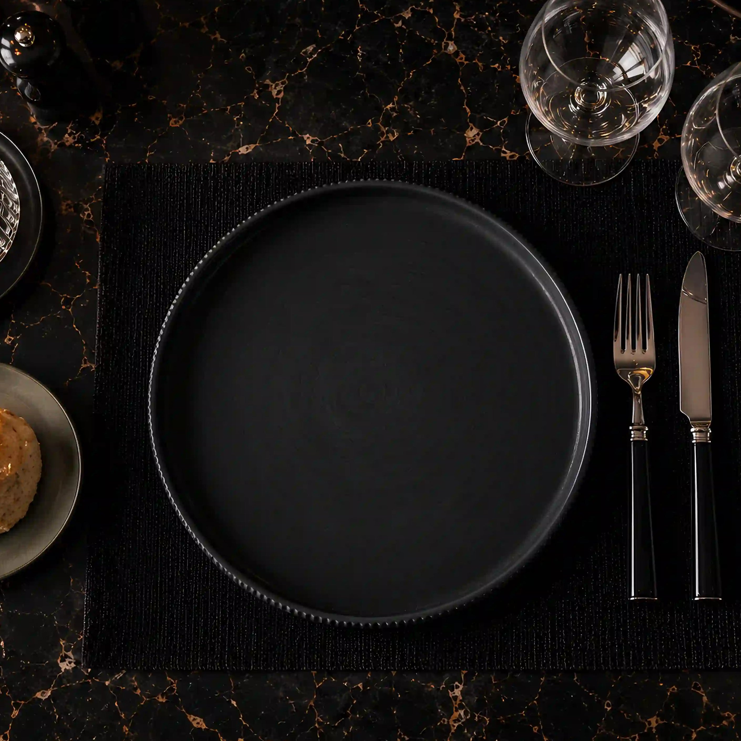 NOELLE NOIR PLATE