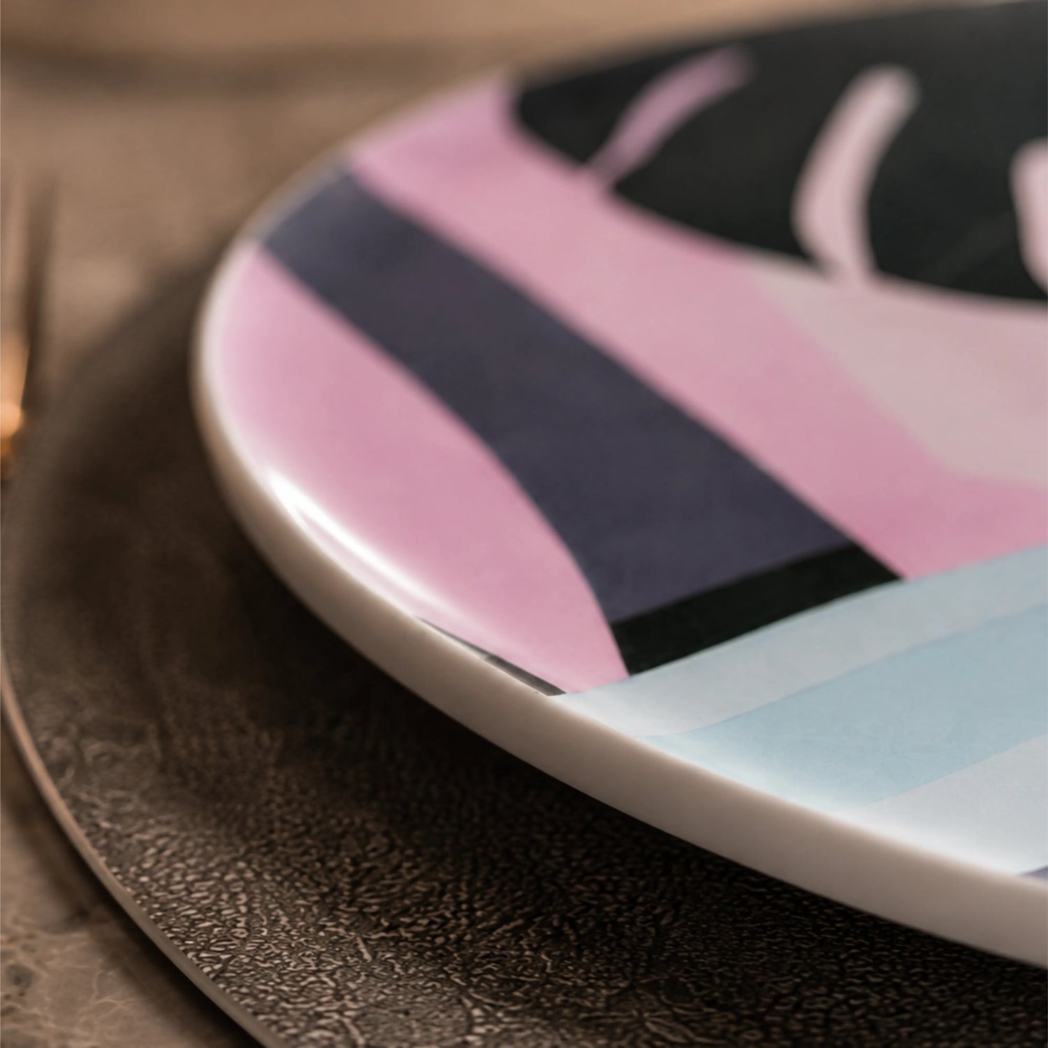 ARTISAN SPY PLATE