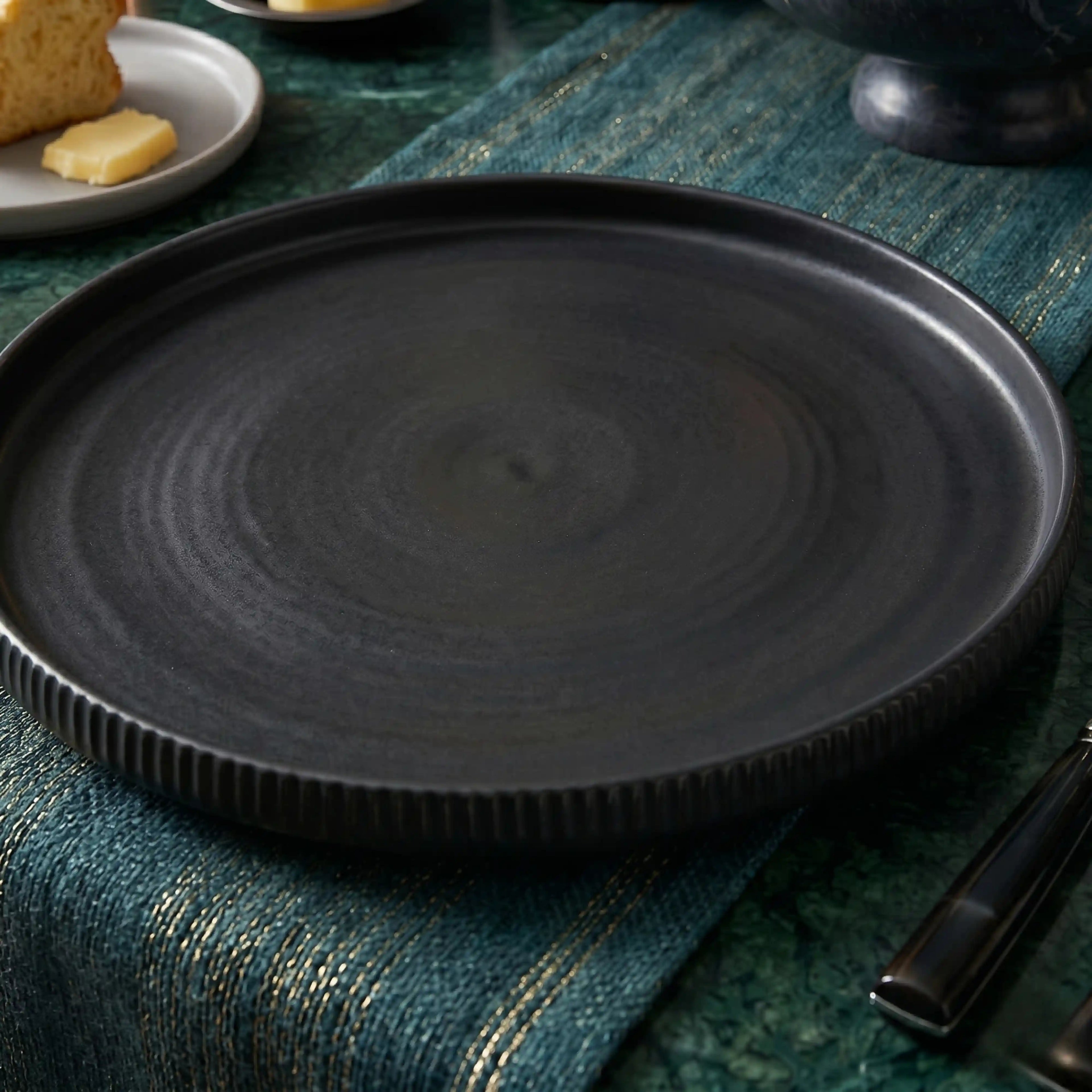 NOELLE NOIR PLATE