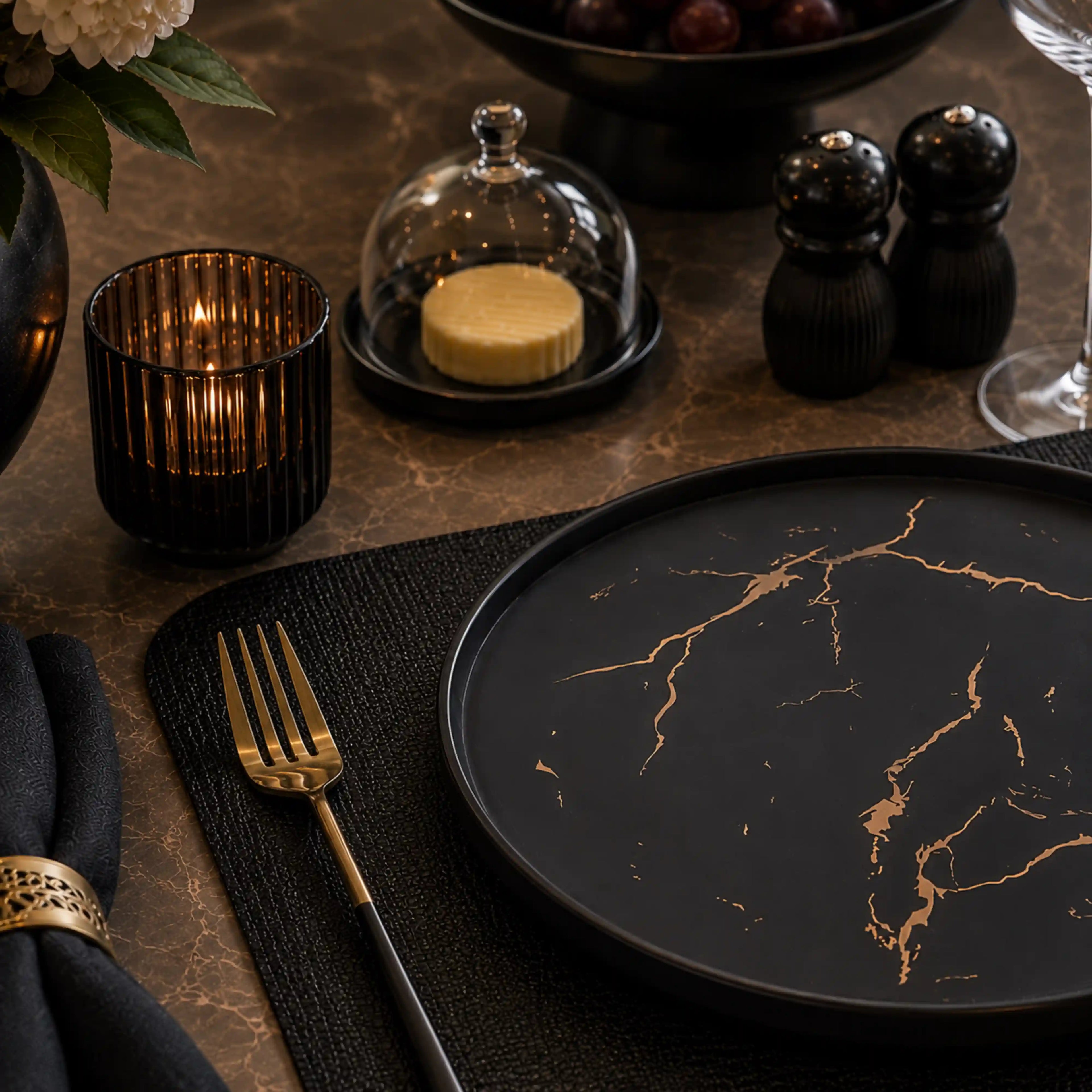 LIGHTNING NOIR PLATE