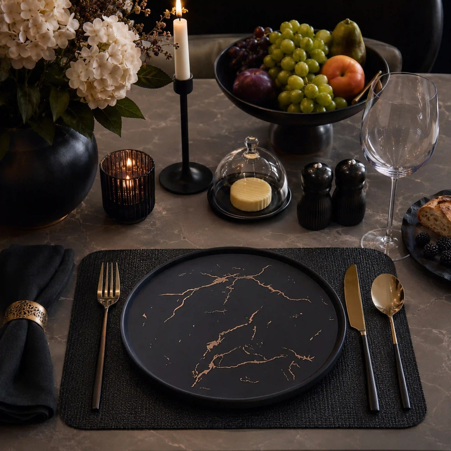 LIGHTNING NOIR PLATE