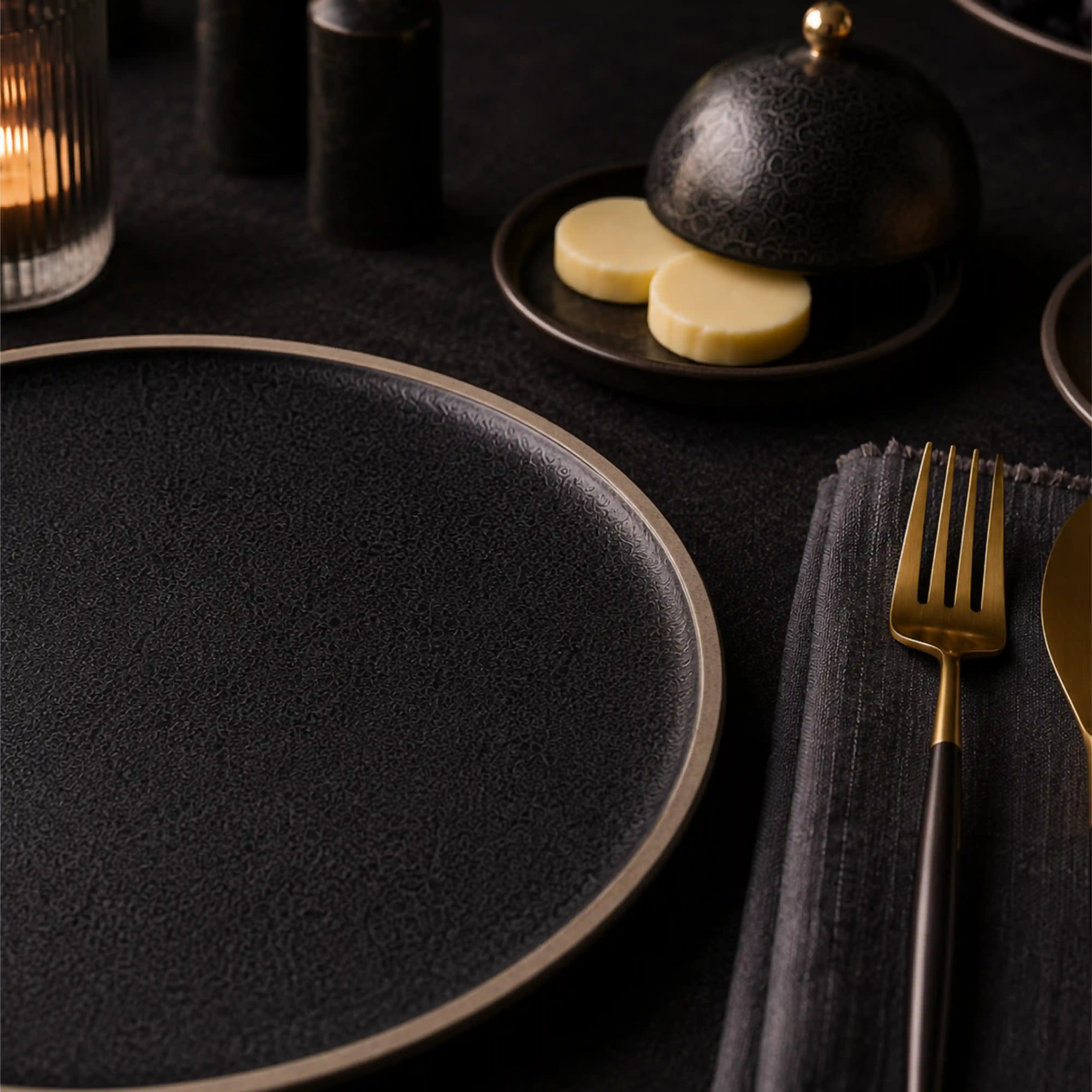 NOIRE PLATE